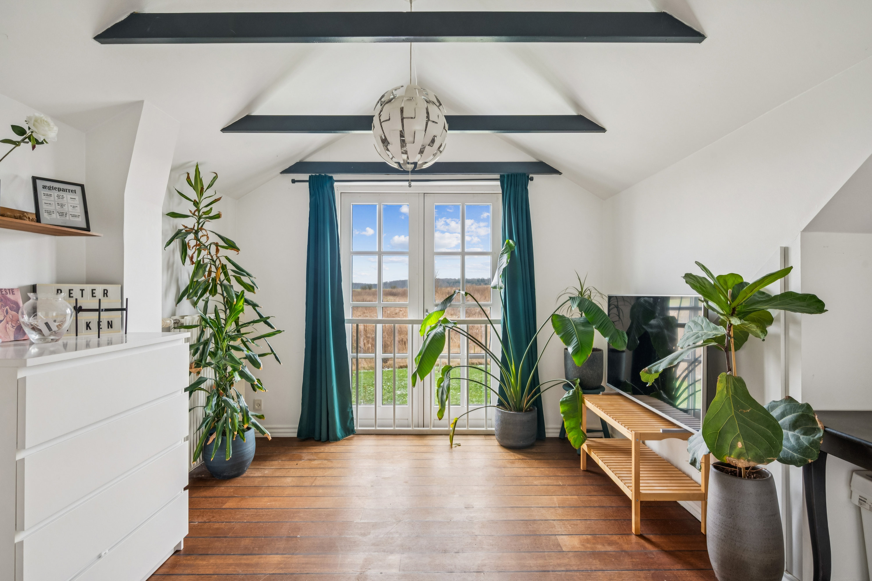 Fremhævet stue billede i fuldskærmstilstand. Billede af Vittenvej 99, Vitten, 8382 Hinnerup