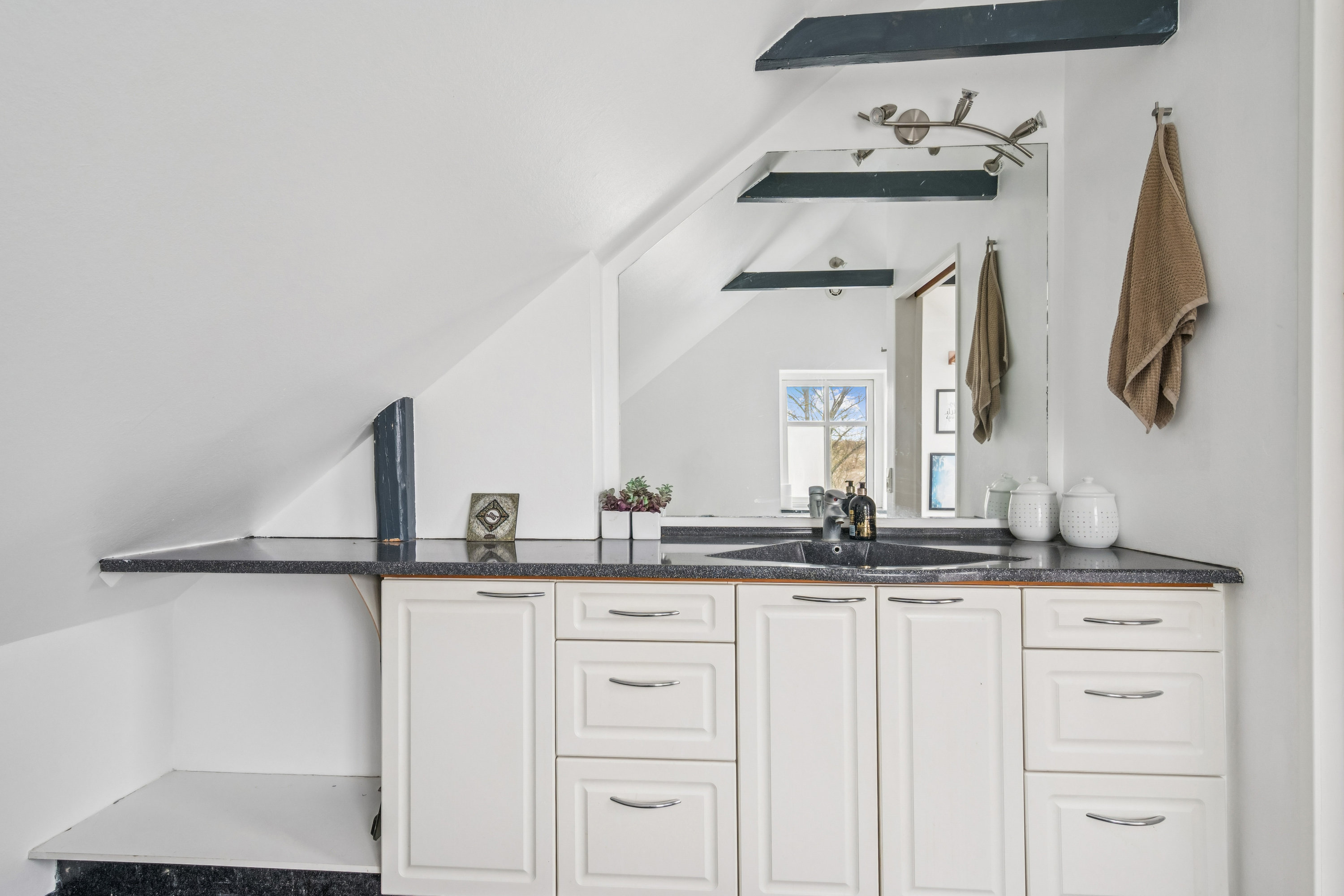 Fremhævet køkken billede i fuldskærmstilstand. Billede af Vittenvej 99, Vitten, 8382 Hinnerup