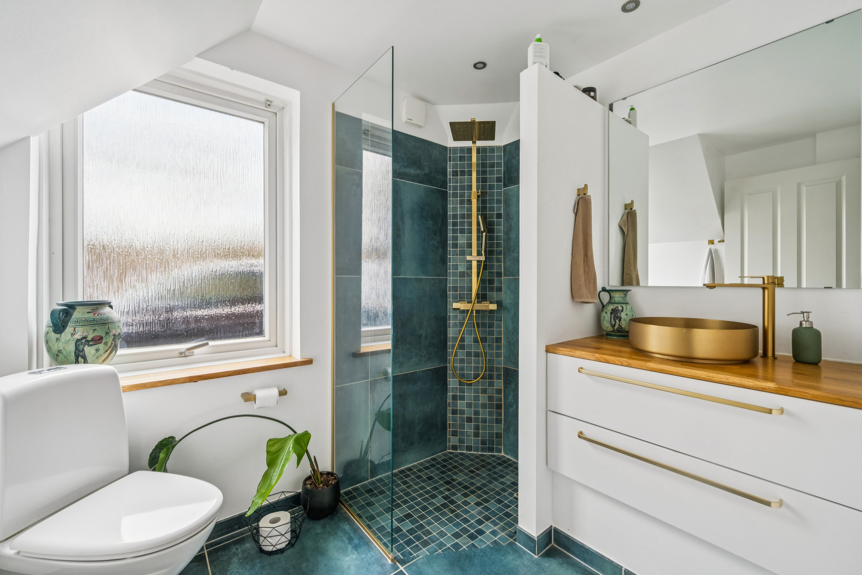 Fremhævet bad billede i fuldskærmstilstand. Billede af Vittenvej 99, Vitten, 8382 Hinnerup