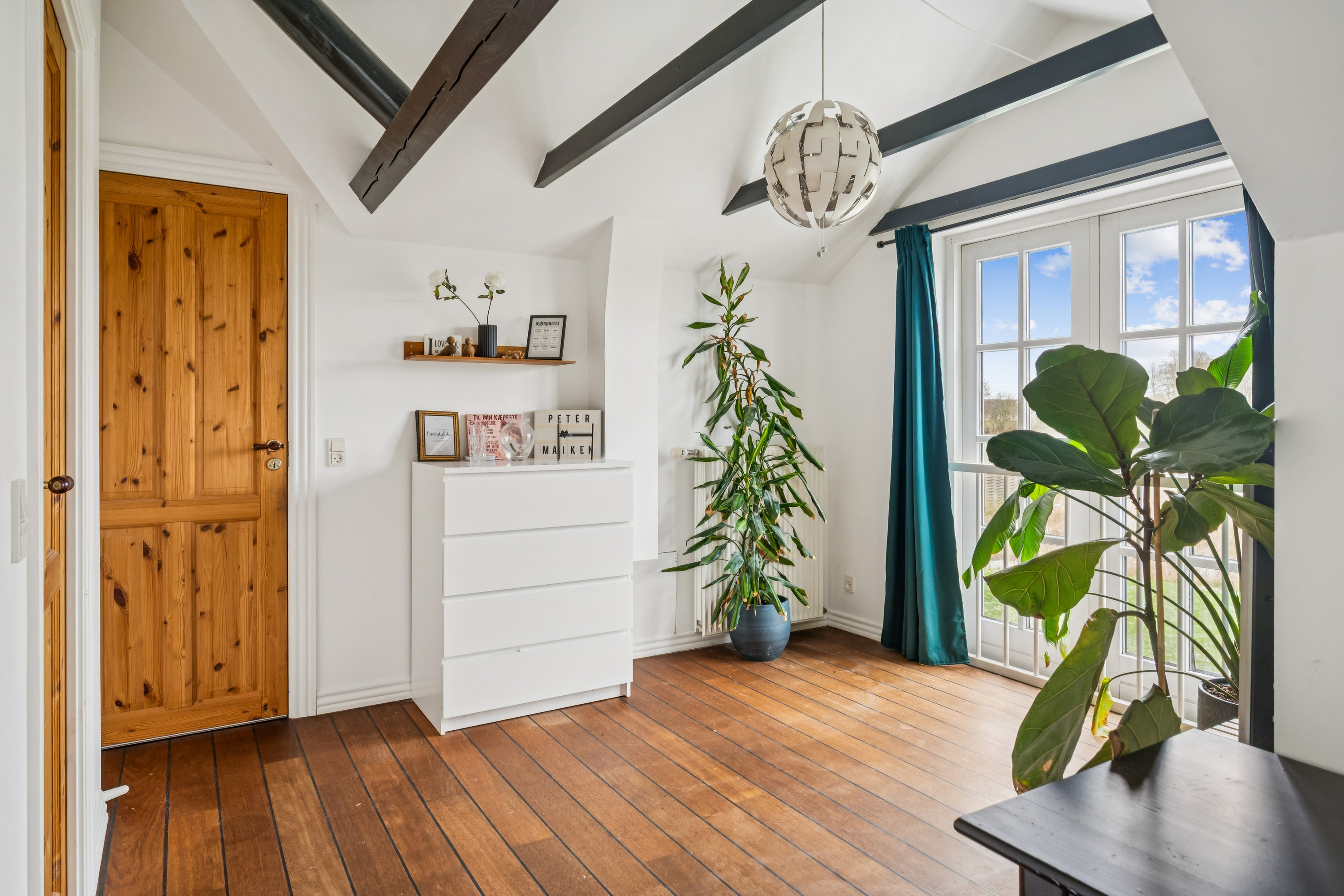 Fremhævet stue billede i fuldskærmstilstand. Billede af Vittenvej 99, Vitten, 8382 Hinnerup