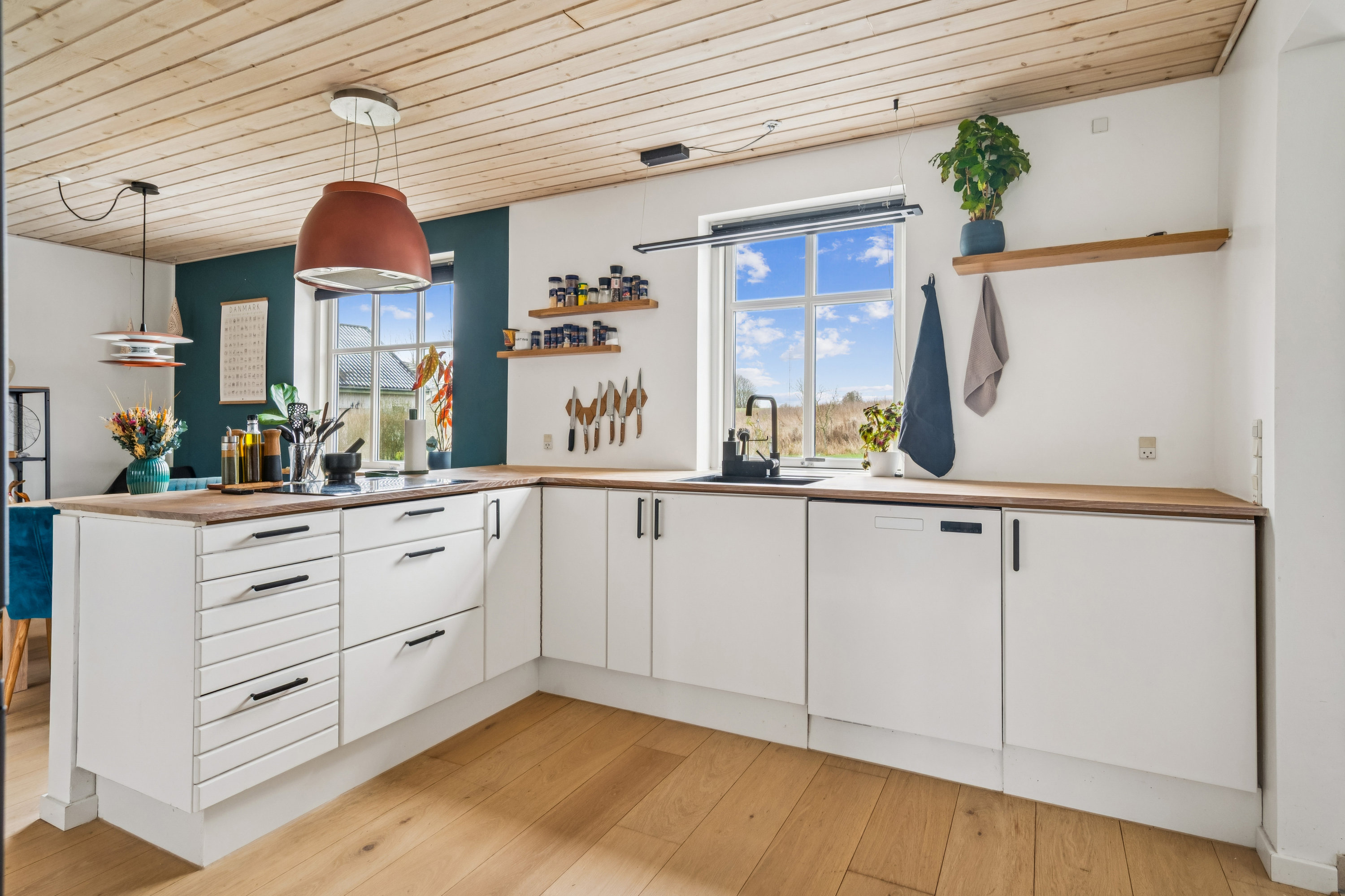 Miniaturebillede 1: køkken. Billede af Vittenvej 99, Vitten, 8382 Hinnerup