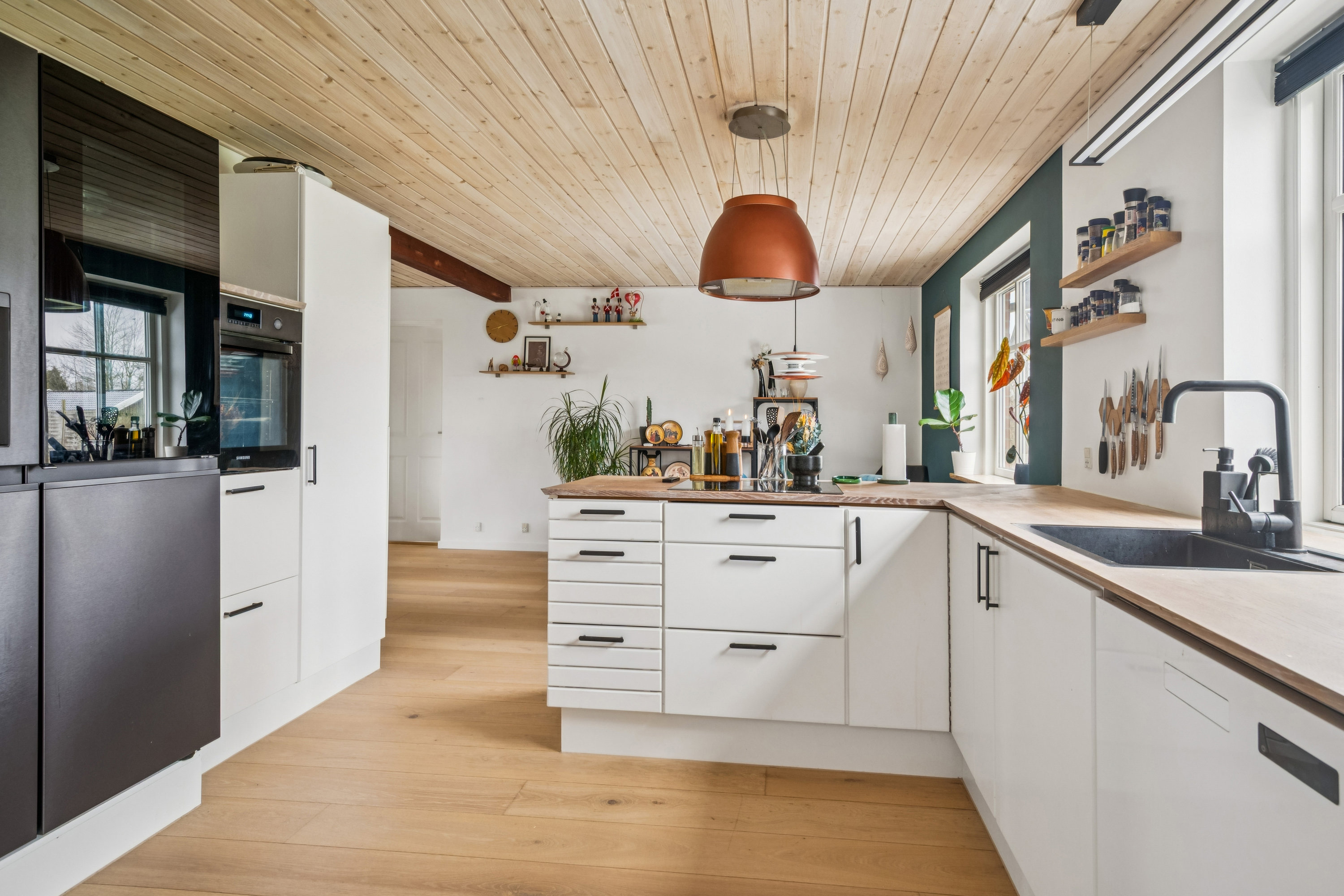 Fremhævet køkken billede i fuldskærmstilstand. Billede af Vittenvej 99, Vitten, 8382 Hinnerup