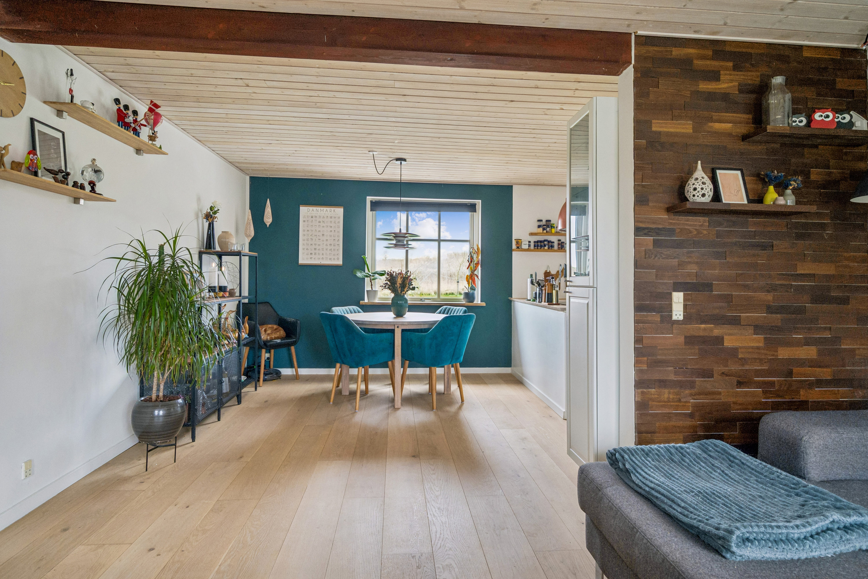 Fremhævet stue billede i fuldskærmstilstand. Billede af Vittenvej 99, Vitten, 8382 Hinnerup