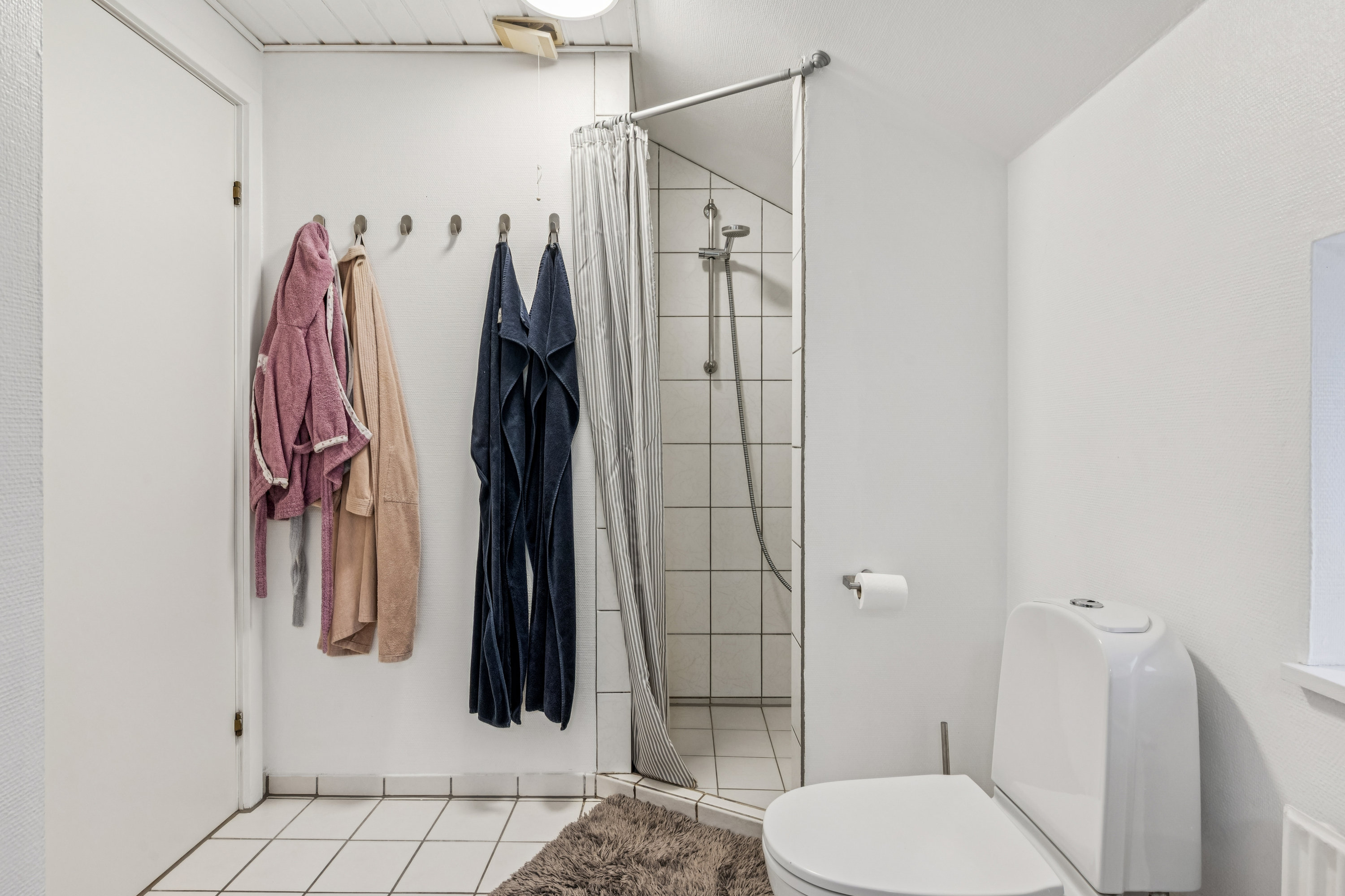 Fremhævet badeværelse billede i fuldskærmstilstand. Billede af Flintebakken 162, 8240 Risskov