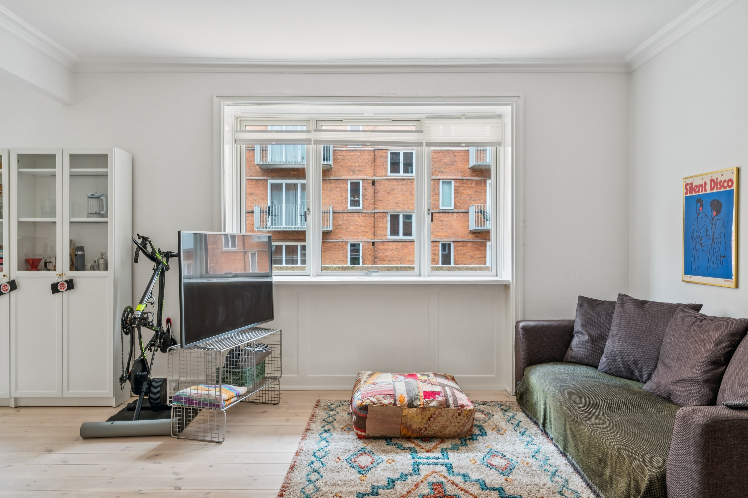 Fremhævet stue billede i fuldskærmstilstand. Billede af Østbanegade 43, st.. 2., 2100 København Ø