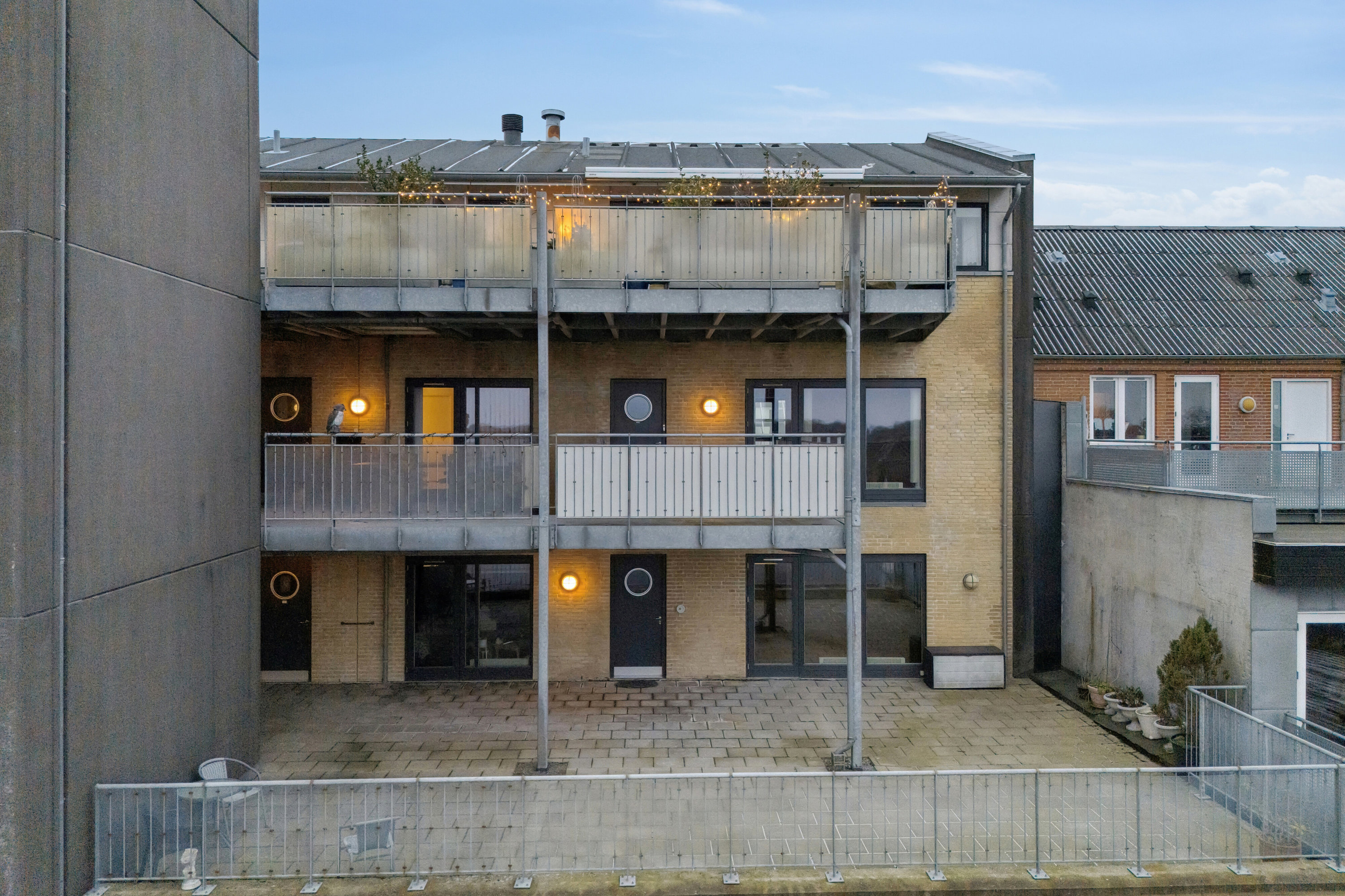 Fremhævet set fra vejen billede i fuldskærmstilstand. Billede af Strøget 33, 1. c., 7430 Ikast