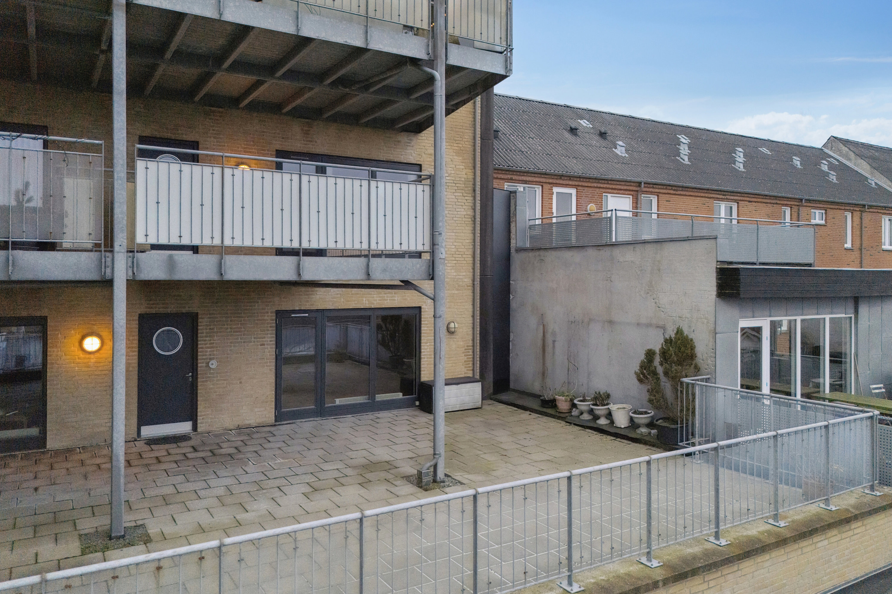 Fremhævet set fra vejen billede i fuldskærmstilstand. Billede af Strøget 33, 1. c., 7430 Ikast