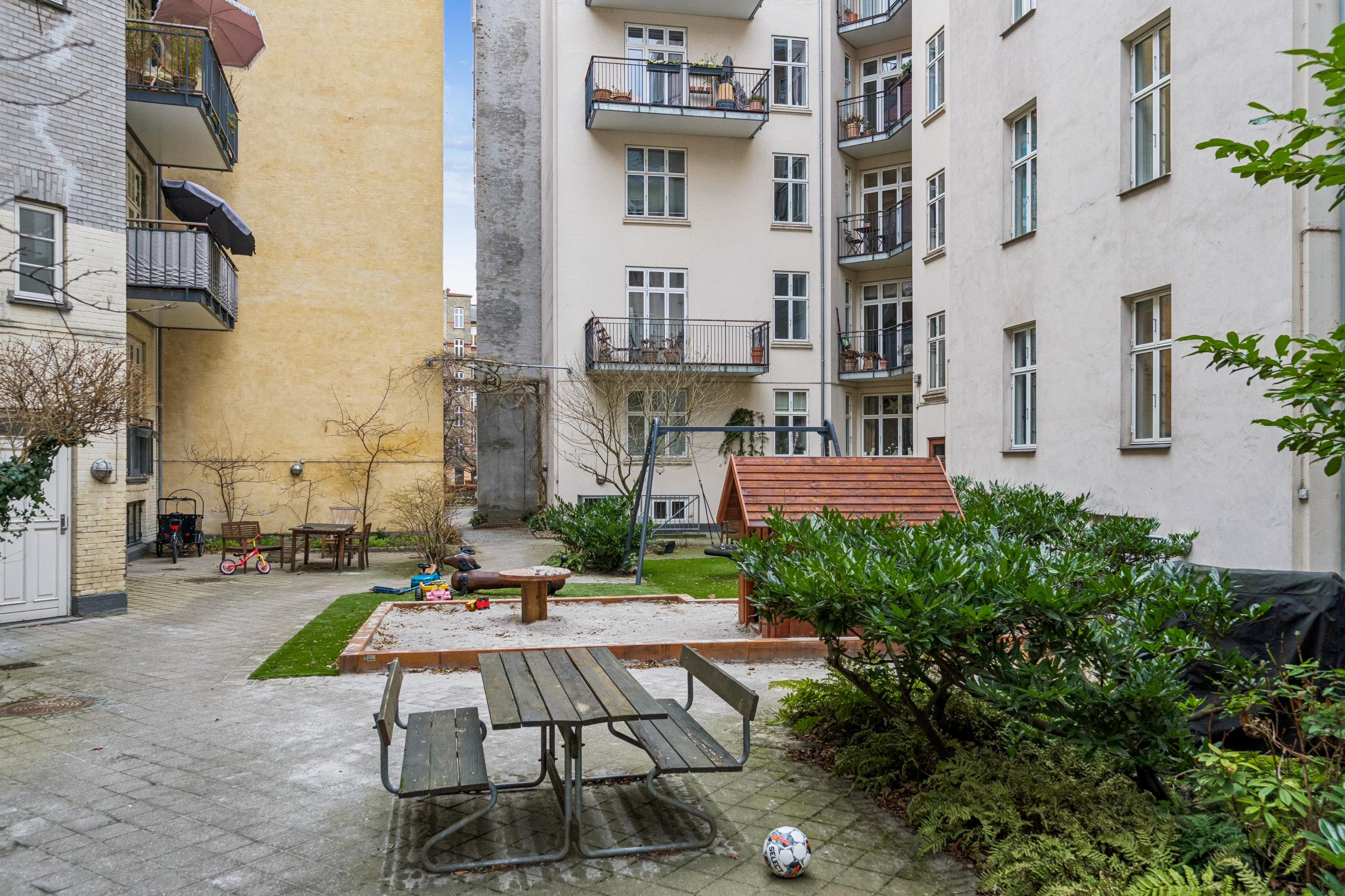 Fremhævet andet billede i fuldskærmstilstand. Billede af Østerbrogade 96, 5., 2100 København Ø