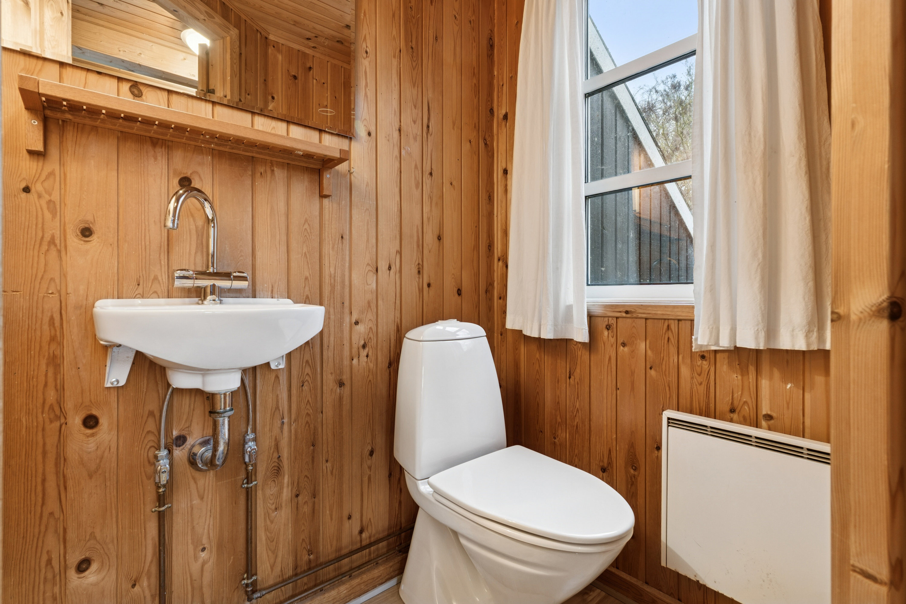 Fremhævet badeværelse billede i fuldskærmstilstand. Billede af Botoften 75, Botofte, 5953 Tranekær