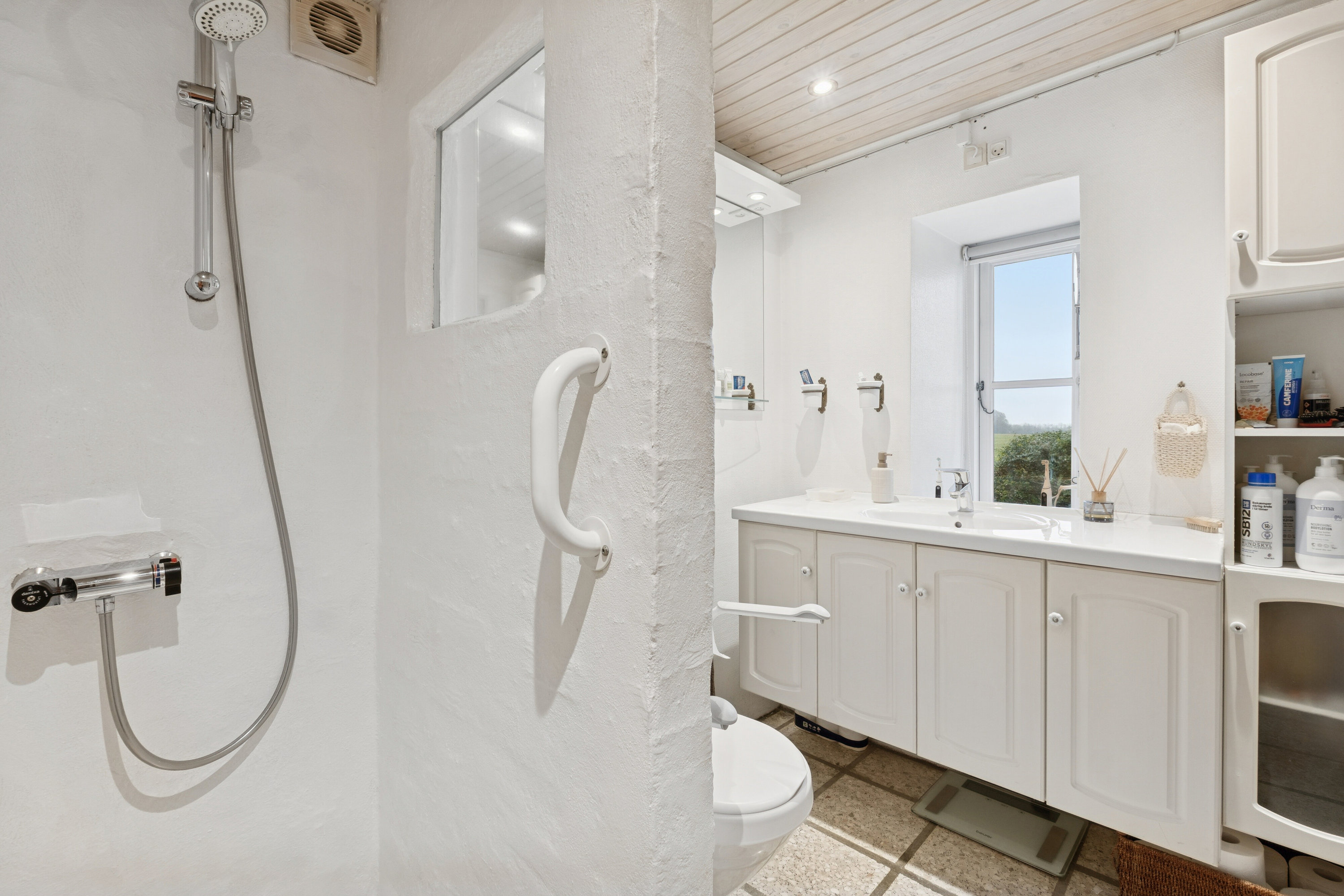 Fremhævet badeværelse billede i fuldskærmstilstand. Billede af Dongsvej 7, 5854 Gislev