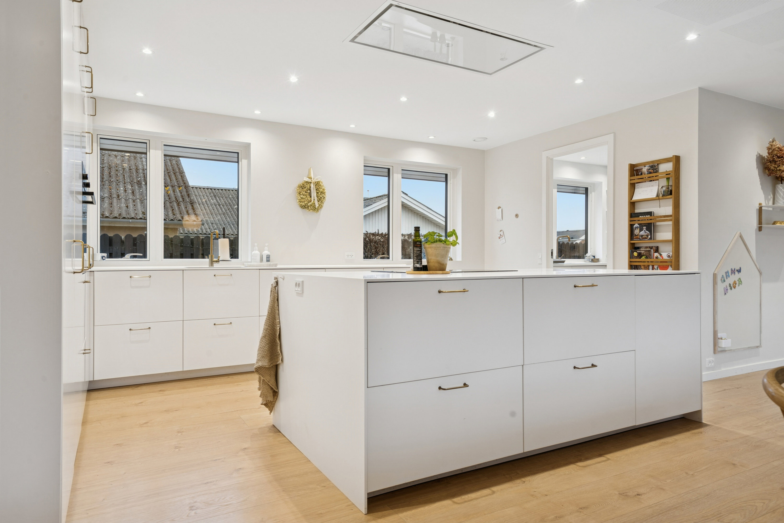 Fremhævet køkken billede i fuldskærmstilstand. Billede af Syrenvej 33, 4690 Haslev