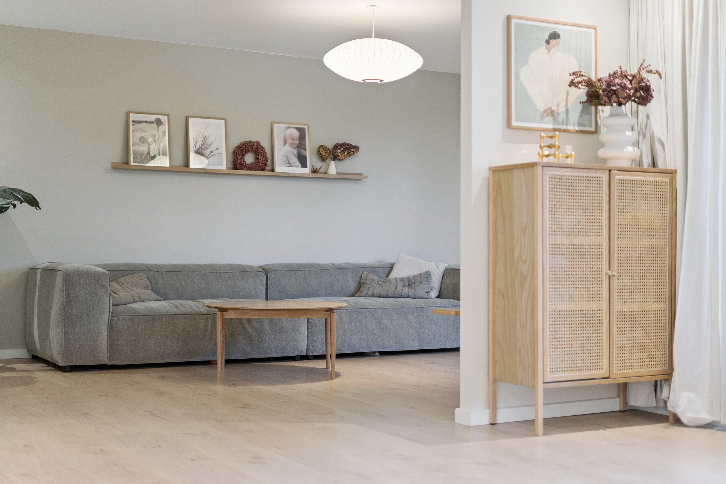 Fremhævet stue billede i fuldskærmstilstand. Billede af Syrenvej 33, 4690 Haslev