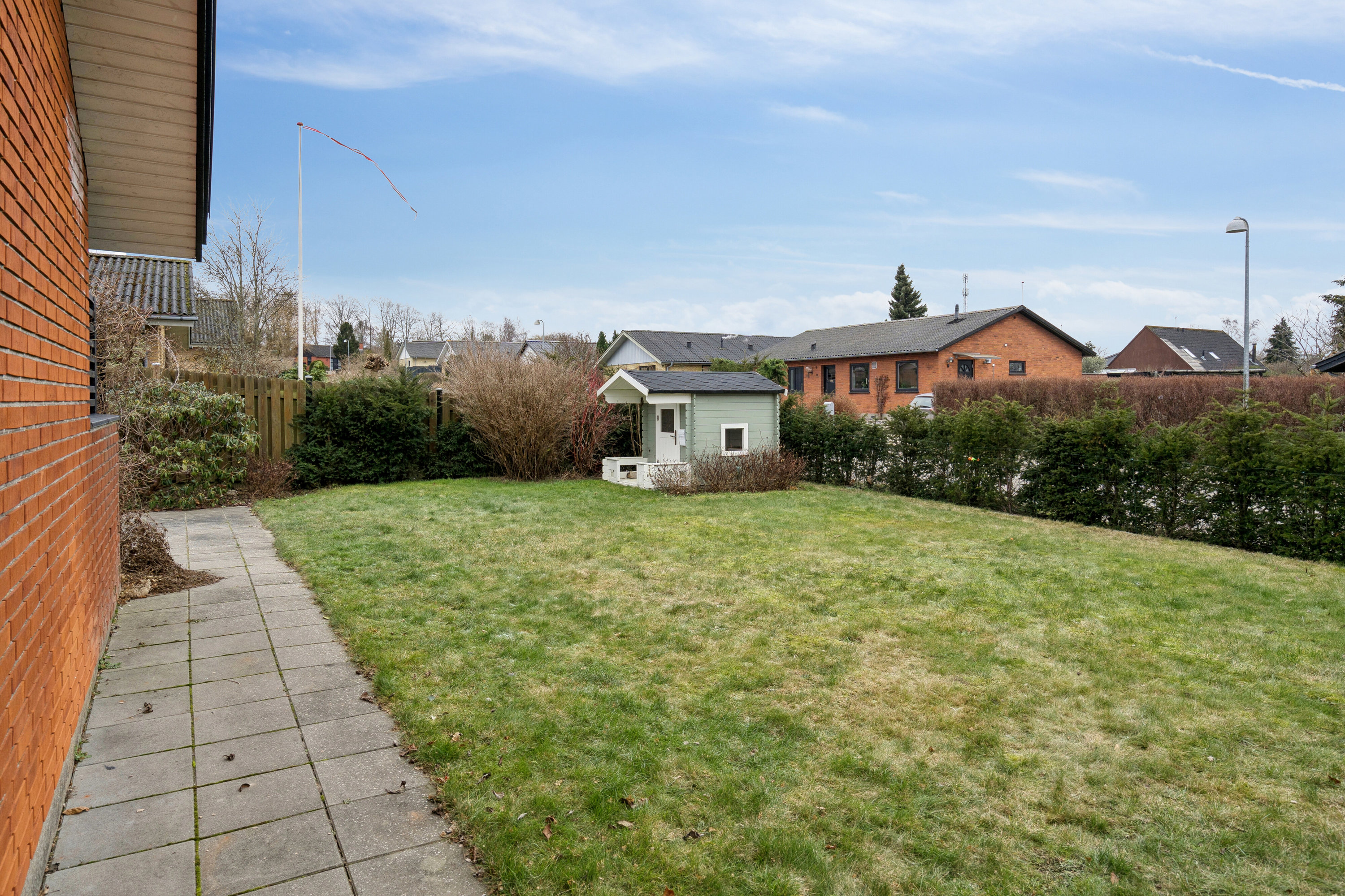 Fremhævet set fra haven billede i fuldskærmstilstand. Billede af Syrenvej 33, 4690 Haslev