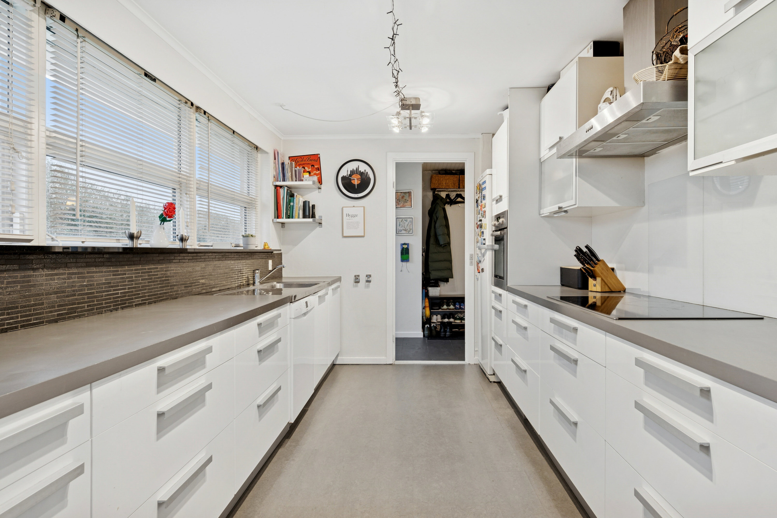 Fremhævet køkken billede i fuldskærmstilstand. Billede af Natviolvej 7, 3310 Ølsted