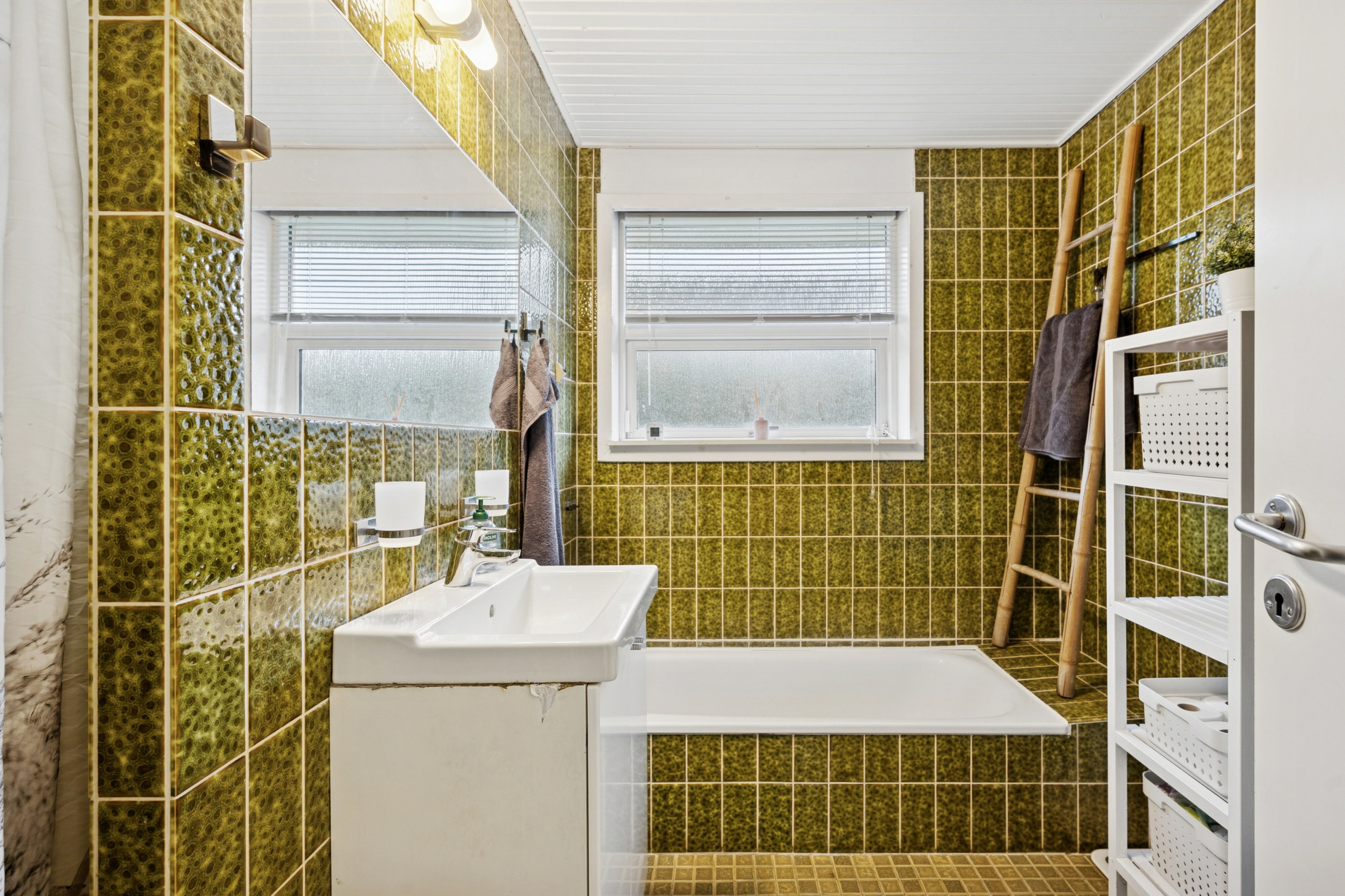 Fremhævet badeværelse billede i fuldskærmstilstand. Billede af Natviolvej 7, 3310 Ølsted