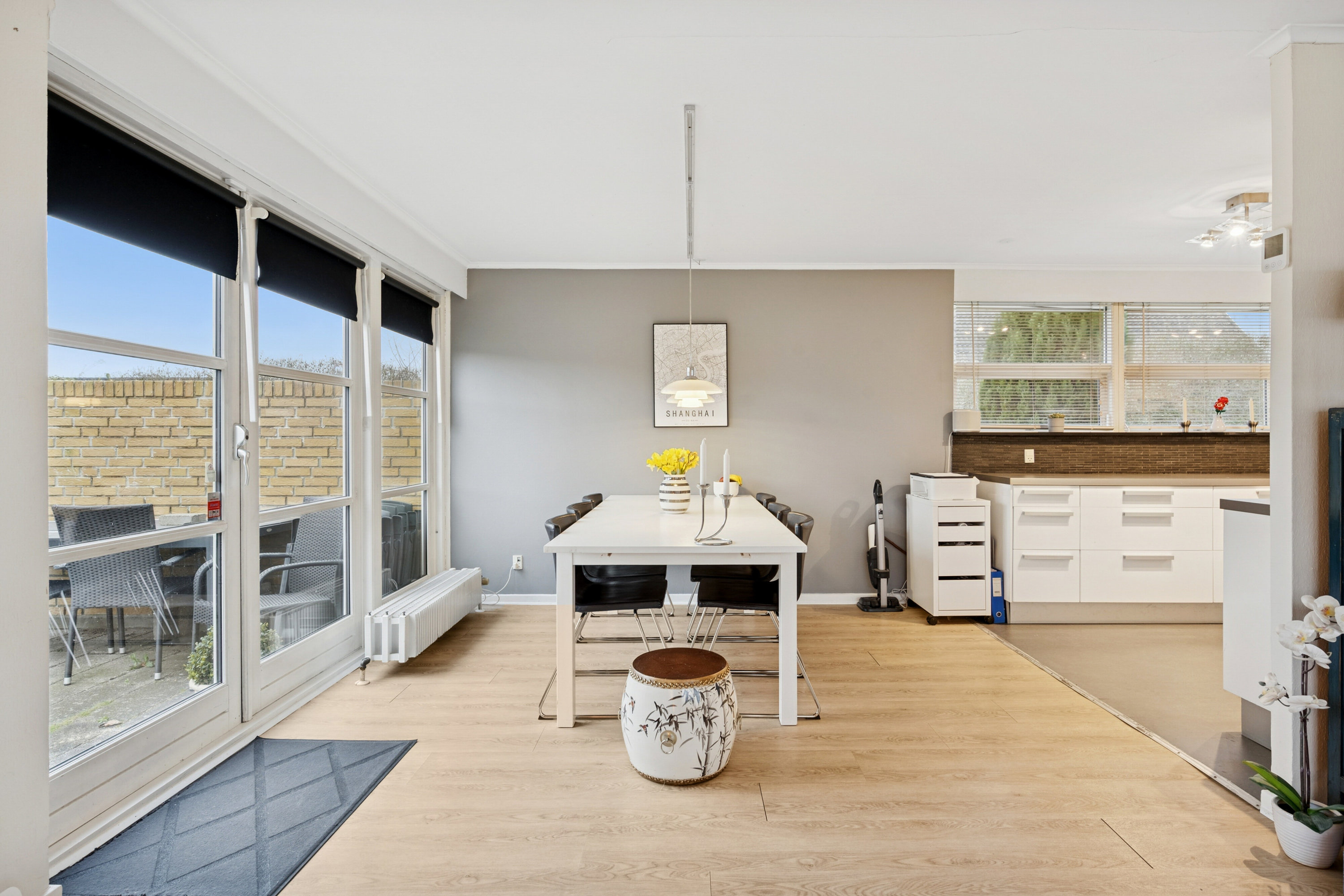 Fremhævet stue billede i fuldskærmstilstand. Billede af Natviolvej 7, 3310 Ølsted