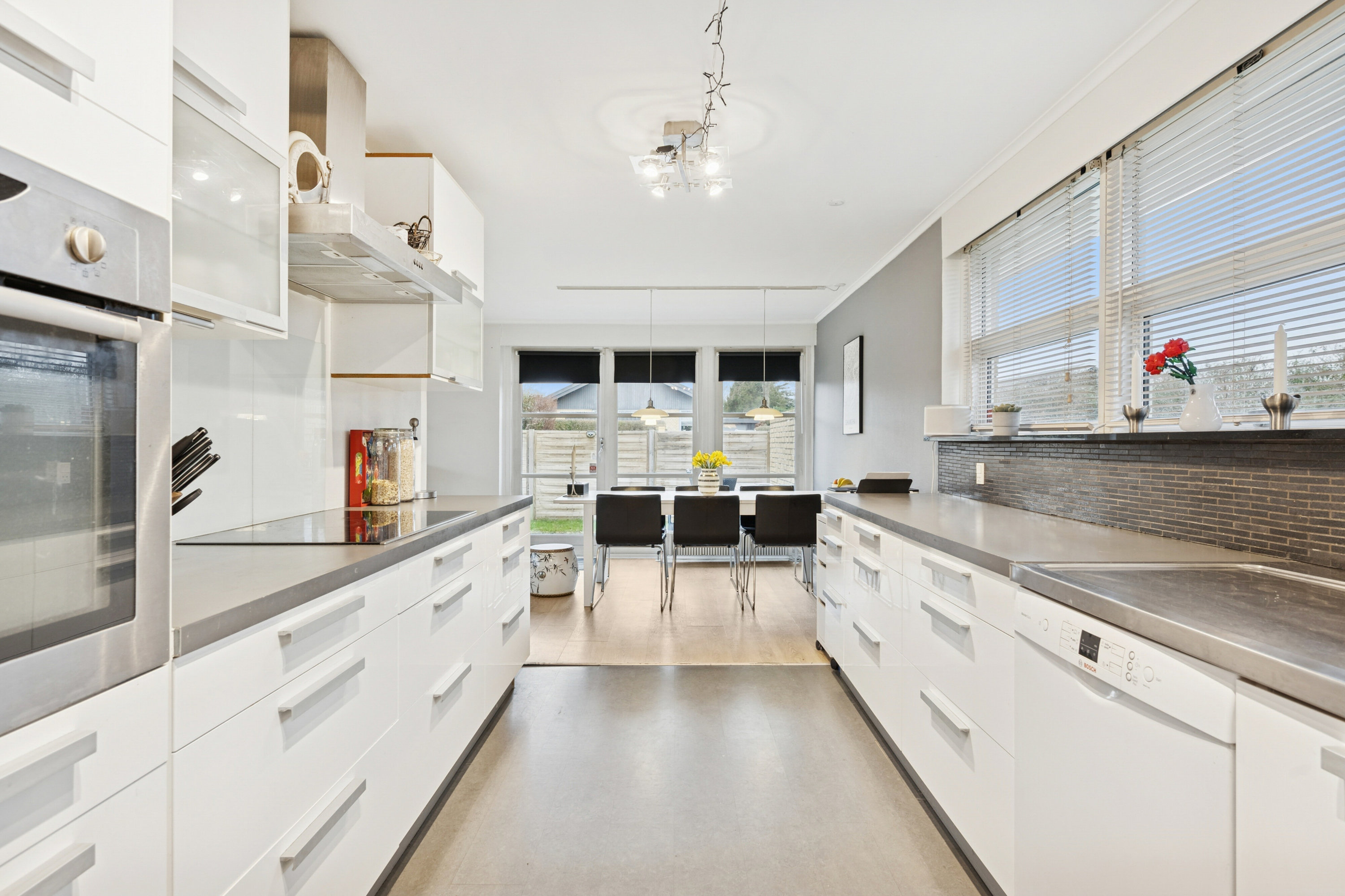 Fremhævet køkken billede i fuldskærmstilstand. Billede af Natviolvej 7, 3310 Ølsted