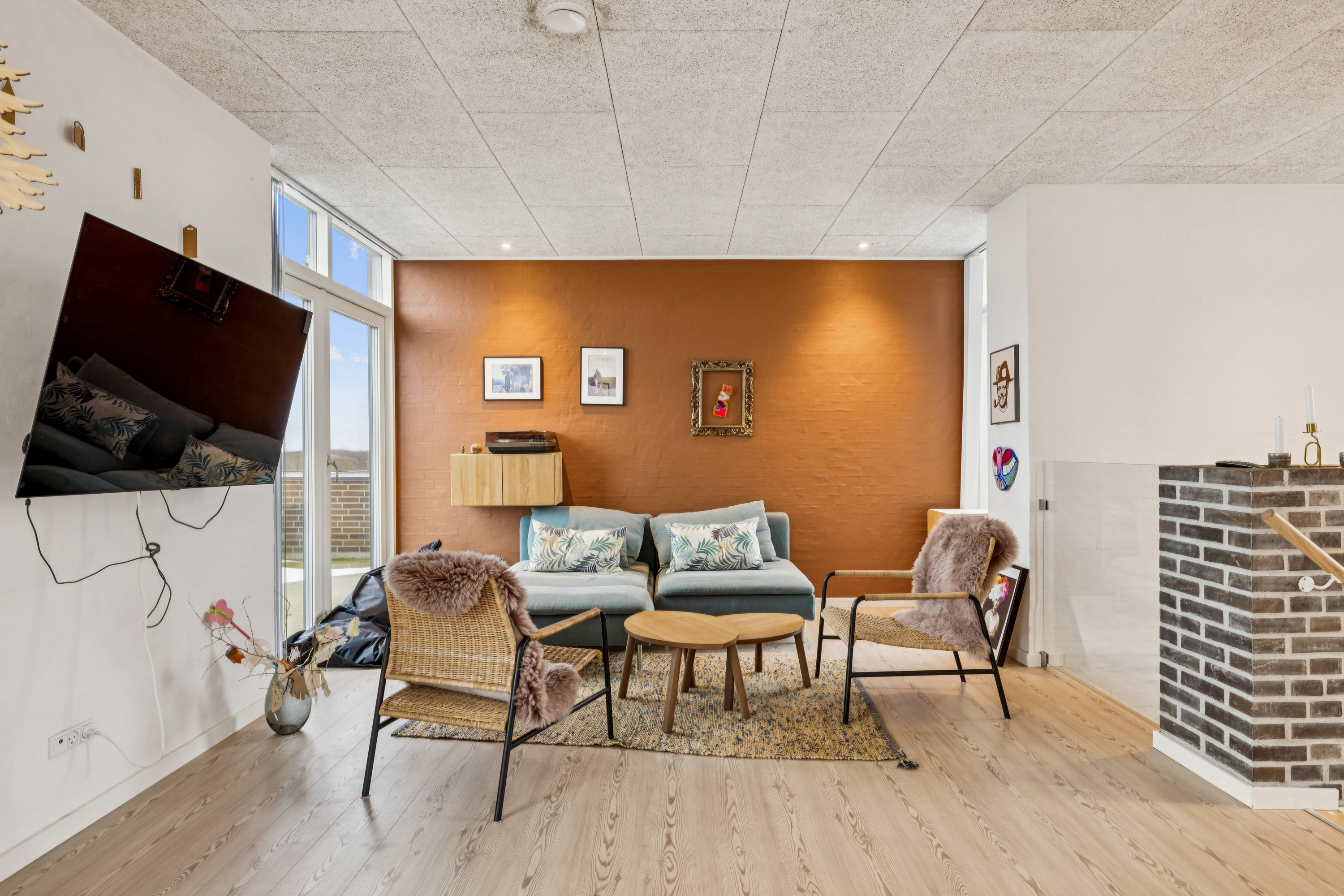 Fremhævet stue billede i fuldskærmstilstand. Billede af Overblikket 16, Rodskov, 8543 Hornslet