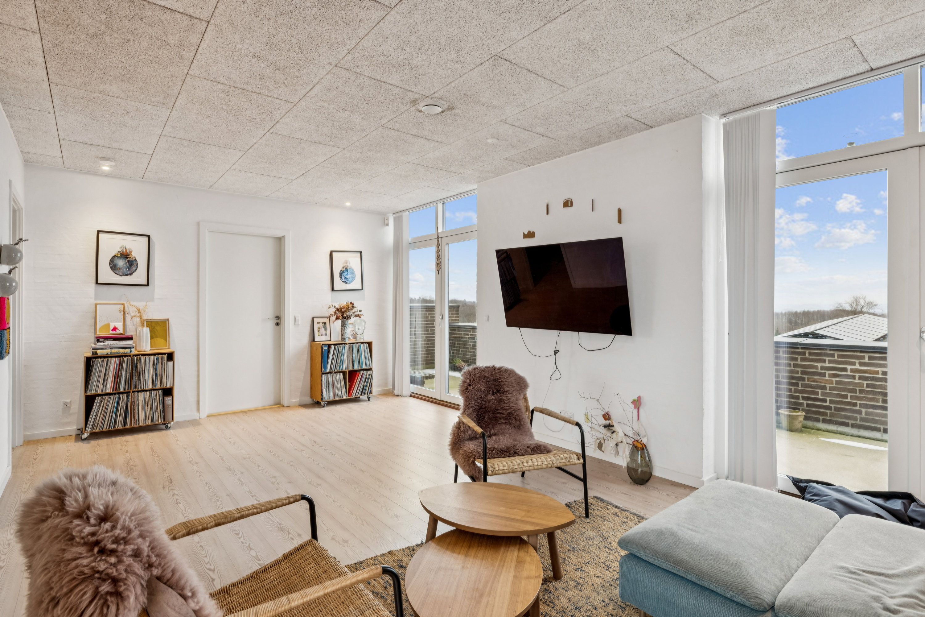 Fremhævet stue billede i fuldskærmstilstand. Billede af Overblikket 16, Rodskov, 8543 Hornslet