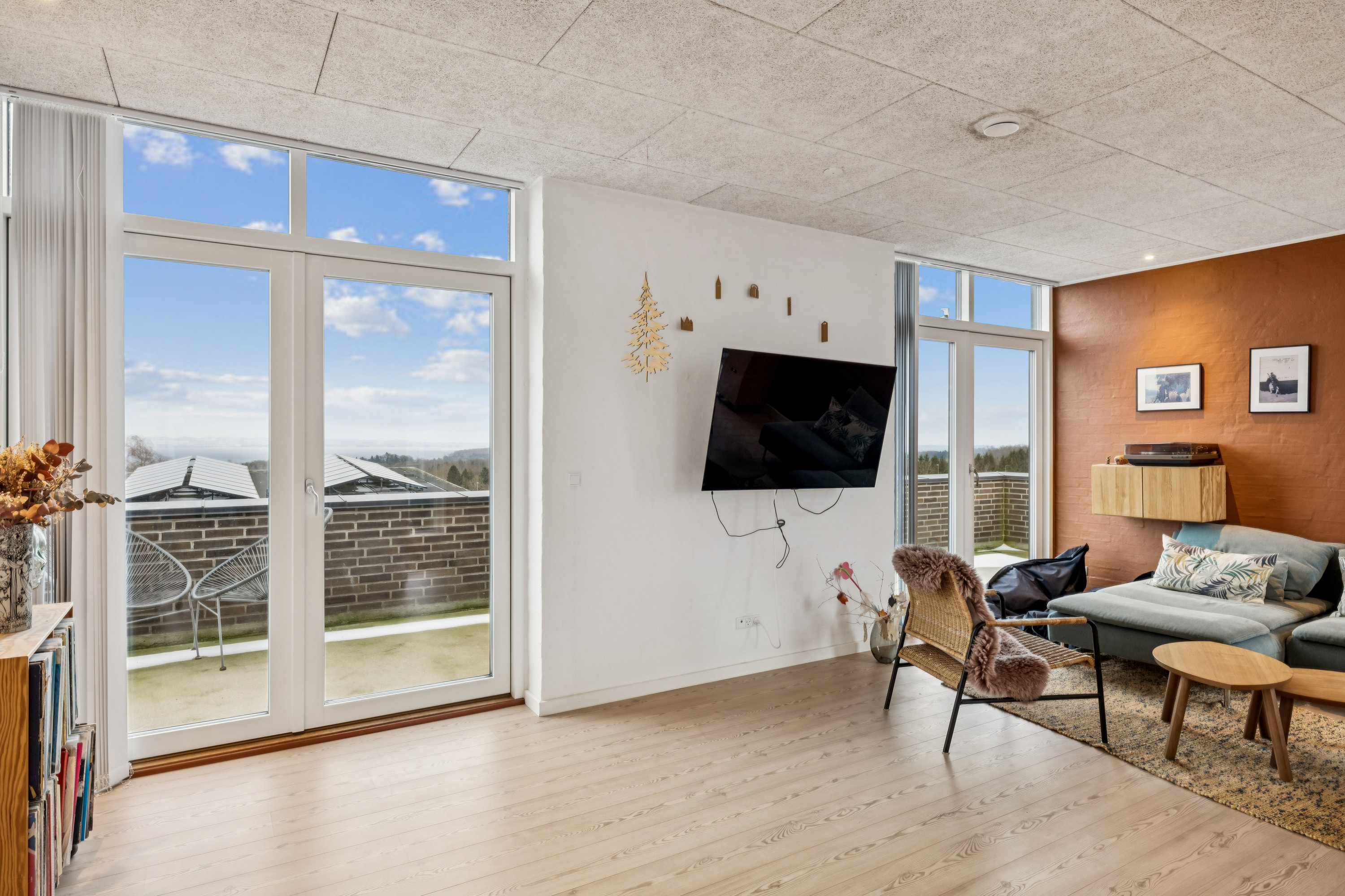 Fremhævet stue billede i fuldskærmstilstand. Billede af Overblikket 16, Rodskov, 8543 Hornslet