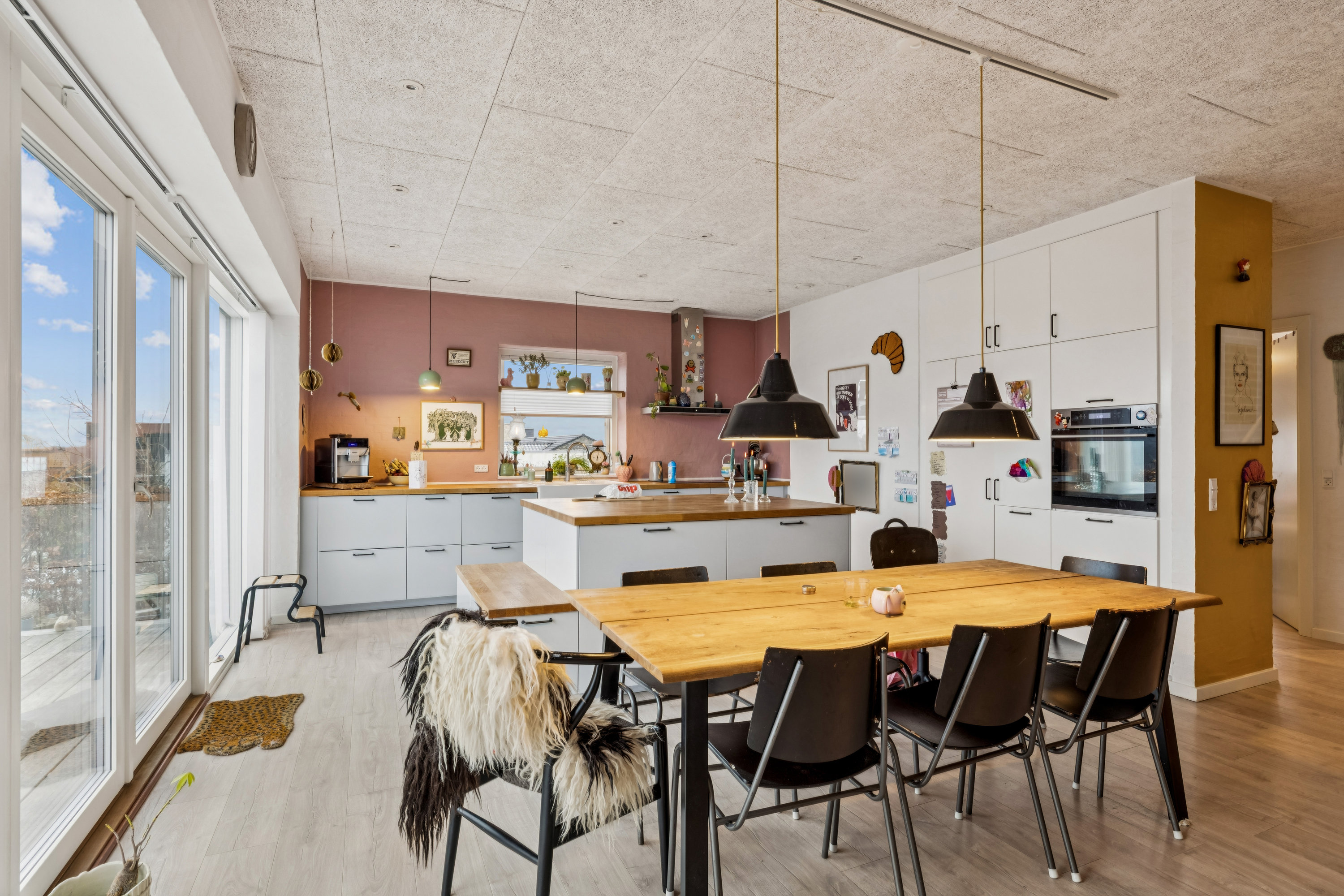 Fremhævet spisestue billede i fuldskærmstilstand. Billede af Overblikket 16, Rodskov, 8543 Hornslet