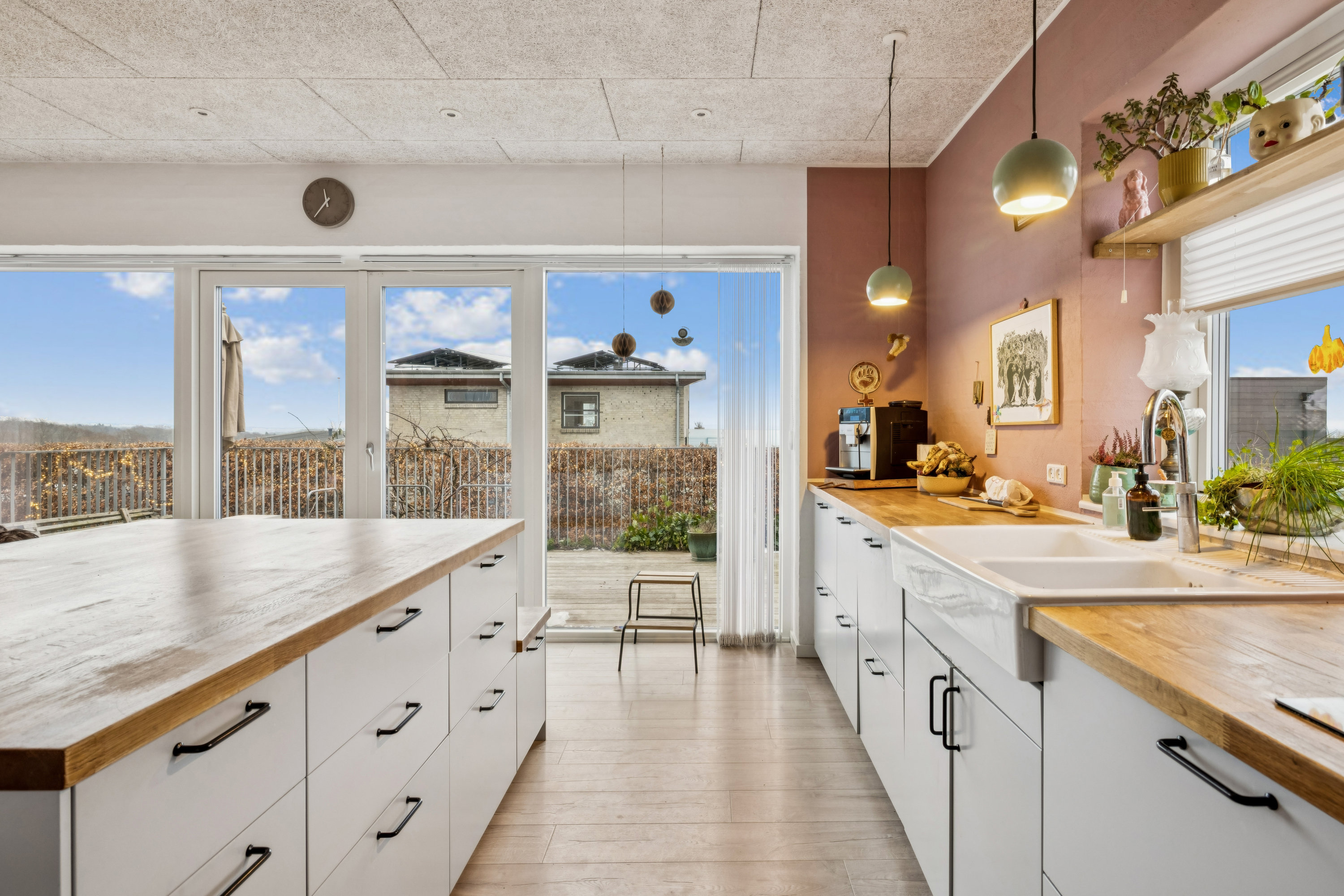 Fremhævet køkken billede i fuldskærmstilstand. Billede af Overblikket 16, Rodskov, 8543 Hornslet