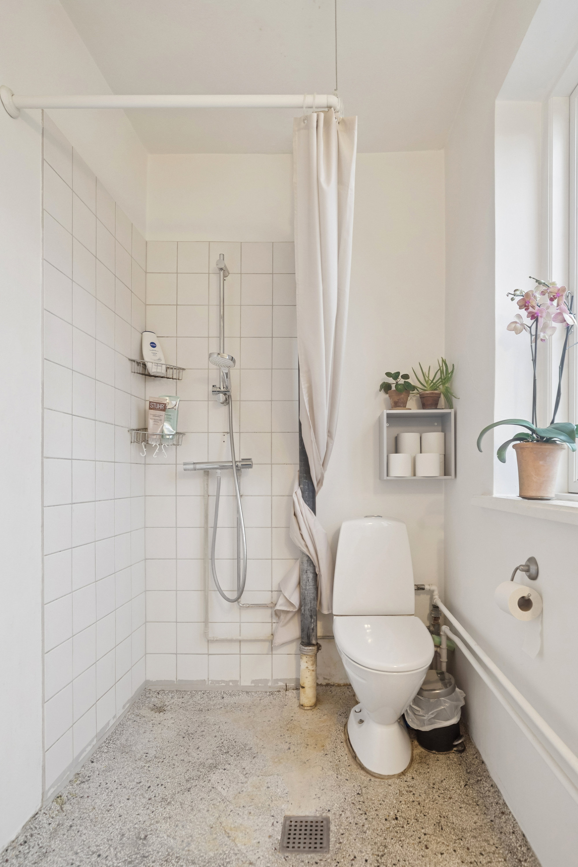 Fremhævet badeværelse billede i fuldskærmstilstand. Billede af Christoffers Alle 184, 2800 Kongens Lyngby