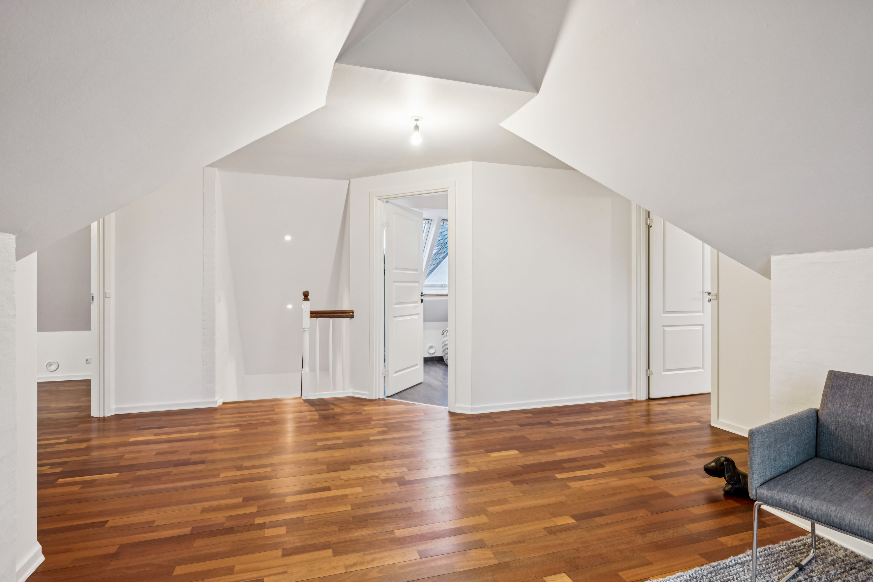 Fremhævet stue billede i fuldskærmstilstand. Billede af Østergårdsvej 24, Ugelbølle, 8410 Rønde