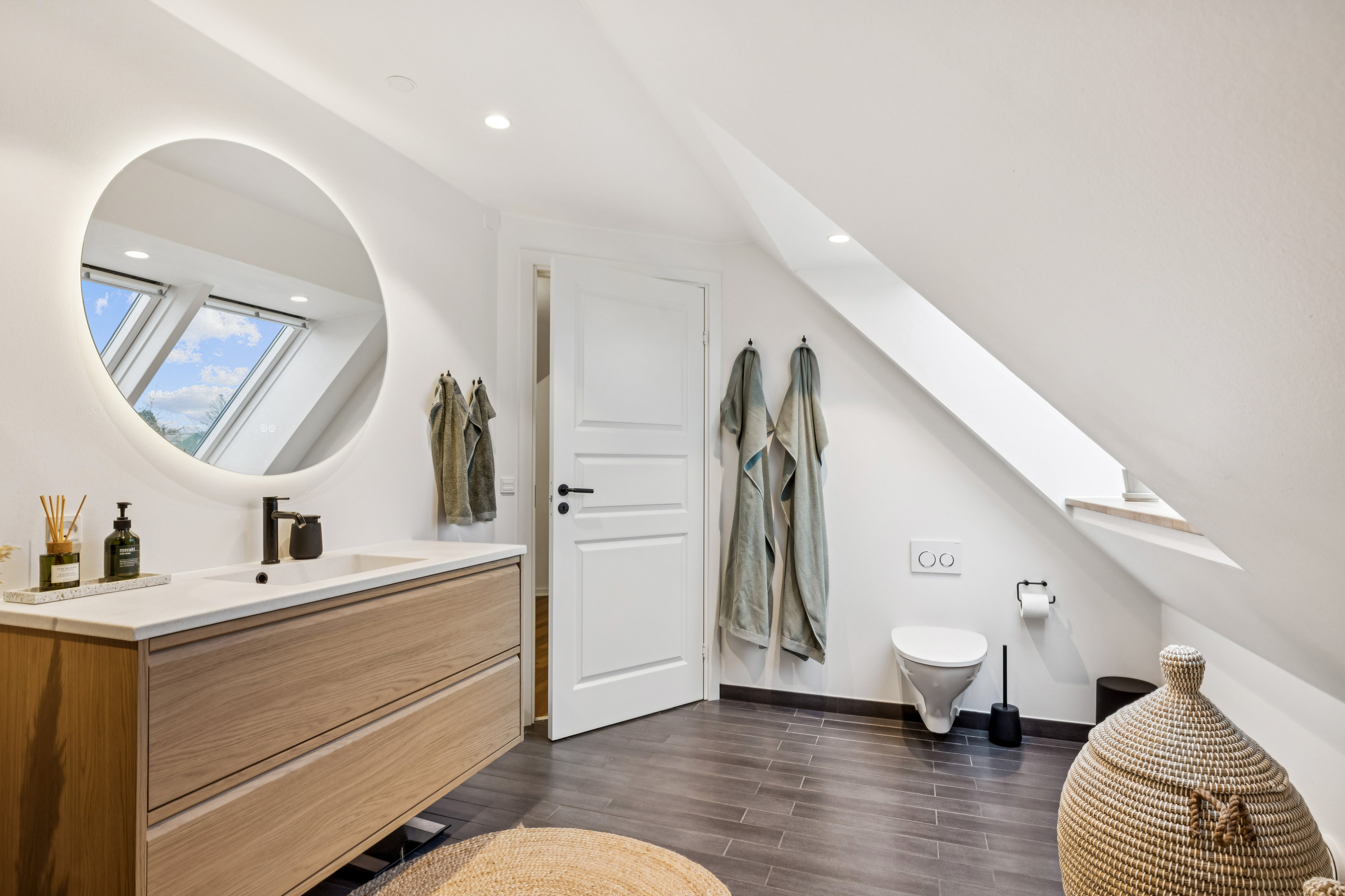 Fremhævet gang billede i fuldskærmstilstand. Billede af Østergårdsvej 24, Ugelbølle, 8410 Rønde