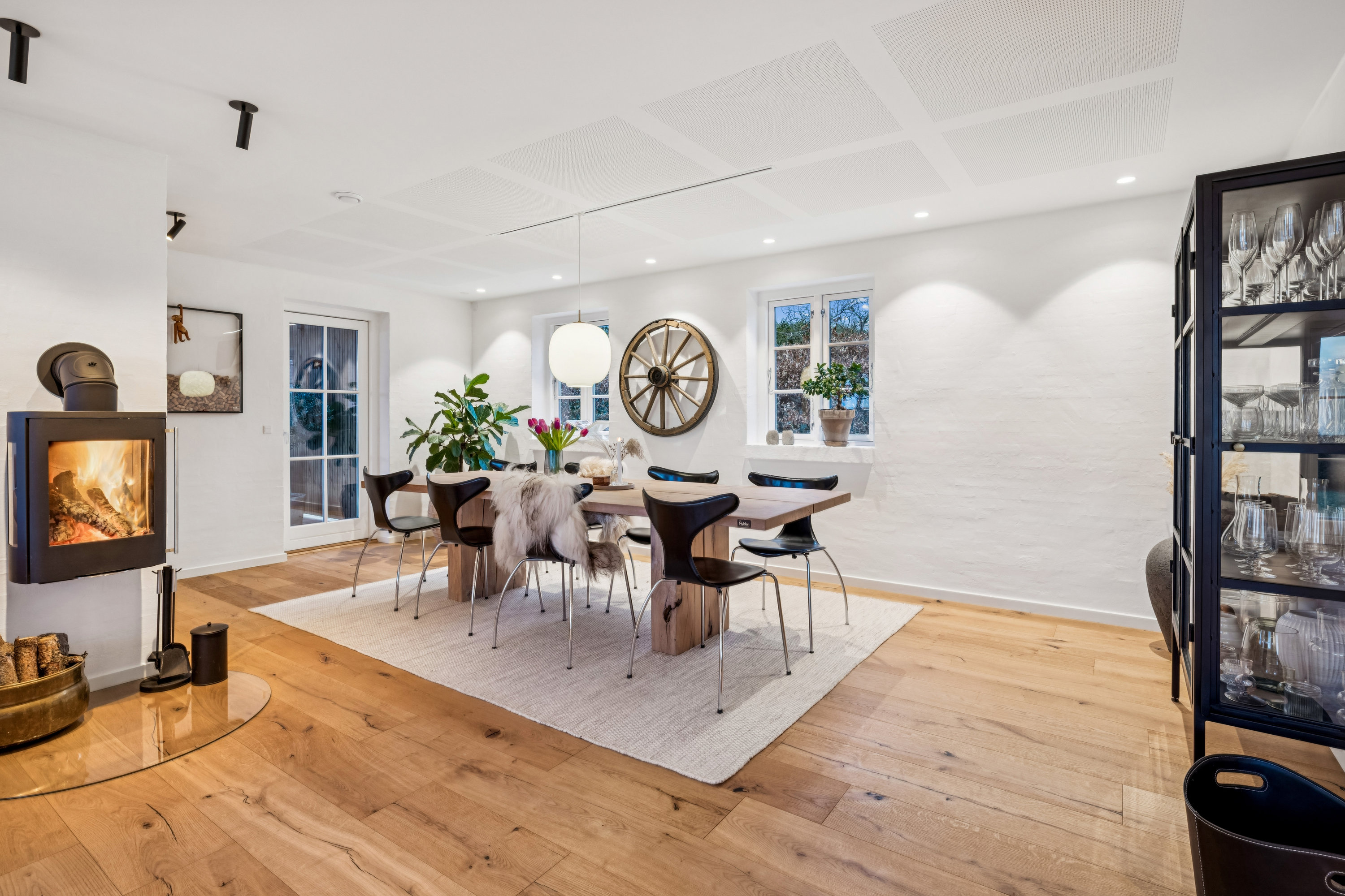 Fremhævet stue billede i fuldskærmstilstand. Billede af Østergårdsvej 24, Ugelbølle, 8410 Rønde