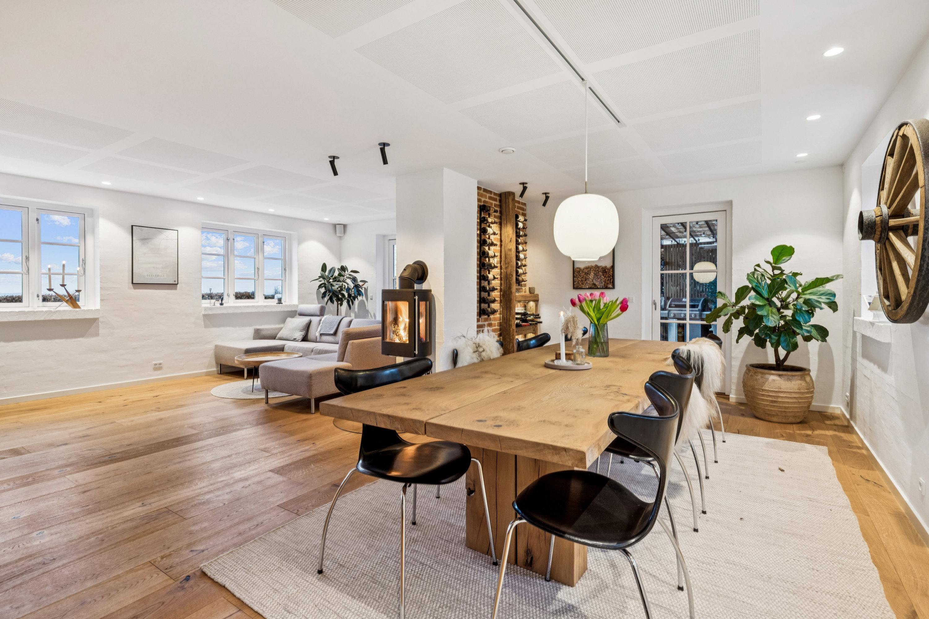 Fremhævet stue billede i fuldskærmstilstand. Billede af Østergårdsvej 24, Ugelbølle, 8410 Rønde