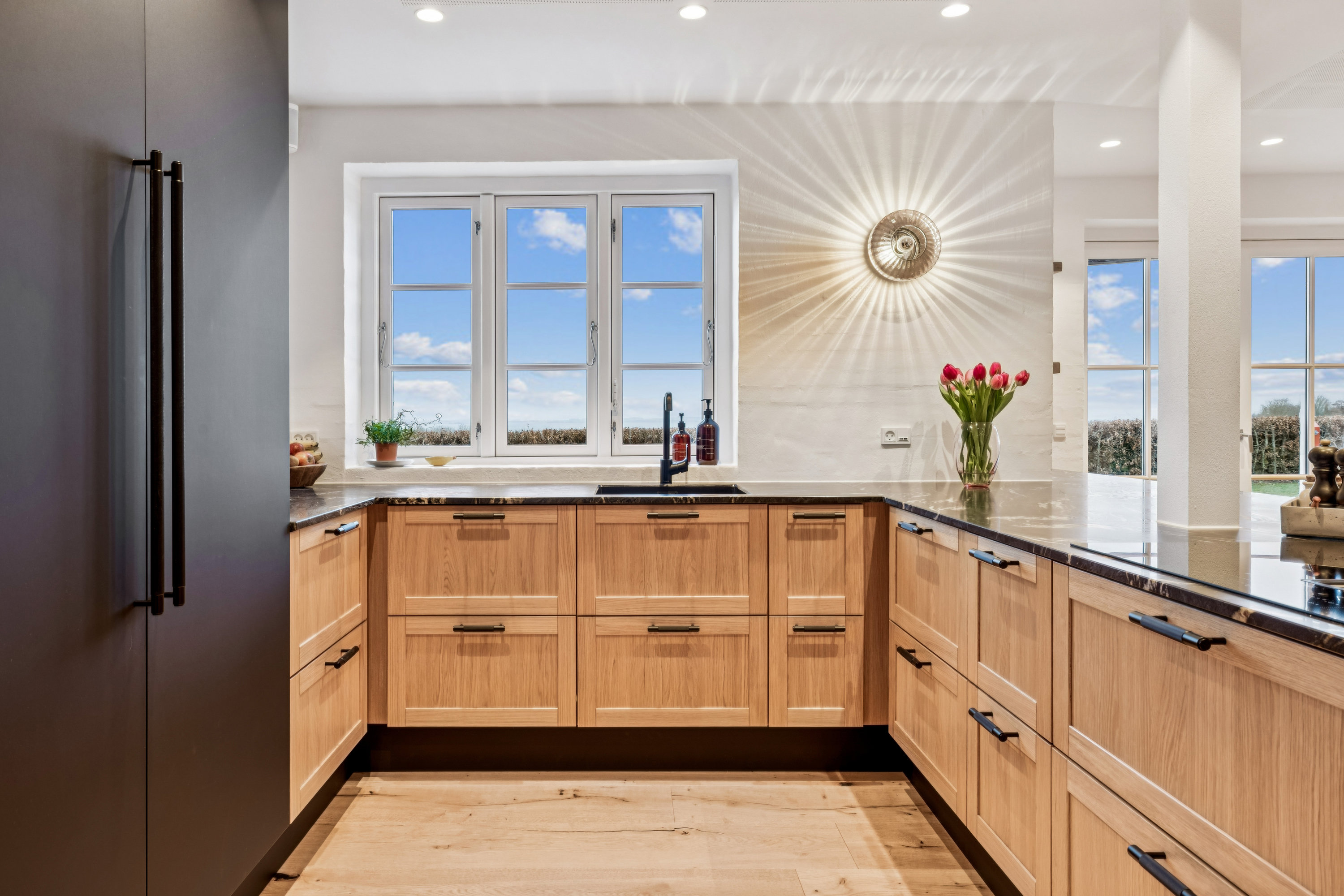 Fremhævet køkken billede i fuldskærmstilstand. Billede af Østergårdsvej 24, Ugelbølle, 8410 Rønde