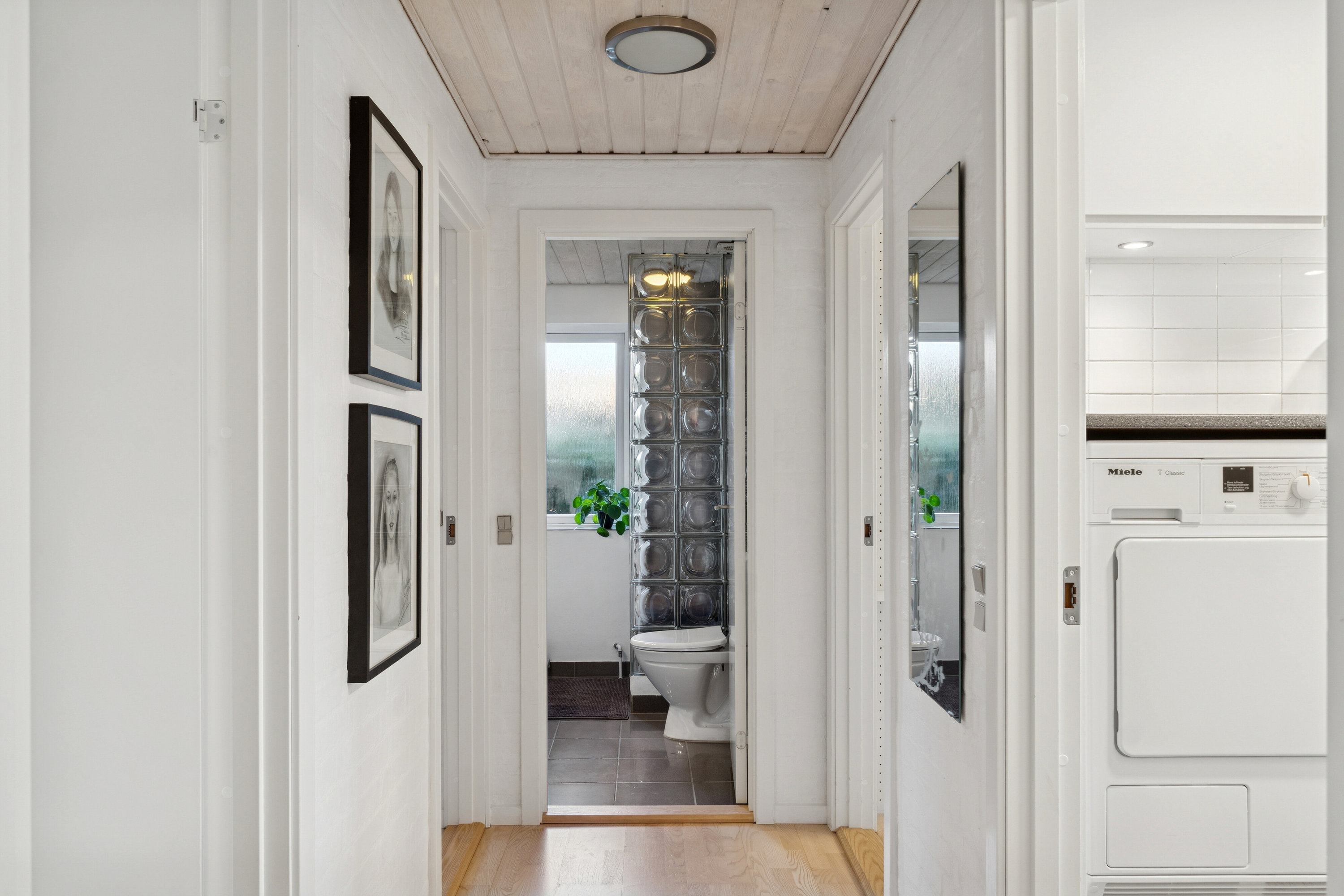 Fremhævet gang billede i fuldskærmstilstand. Billede af Tyrrestrupvej 4, 8270 Højbjerg