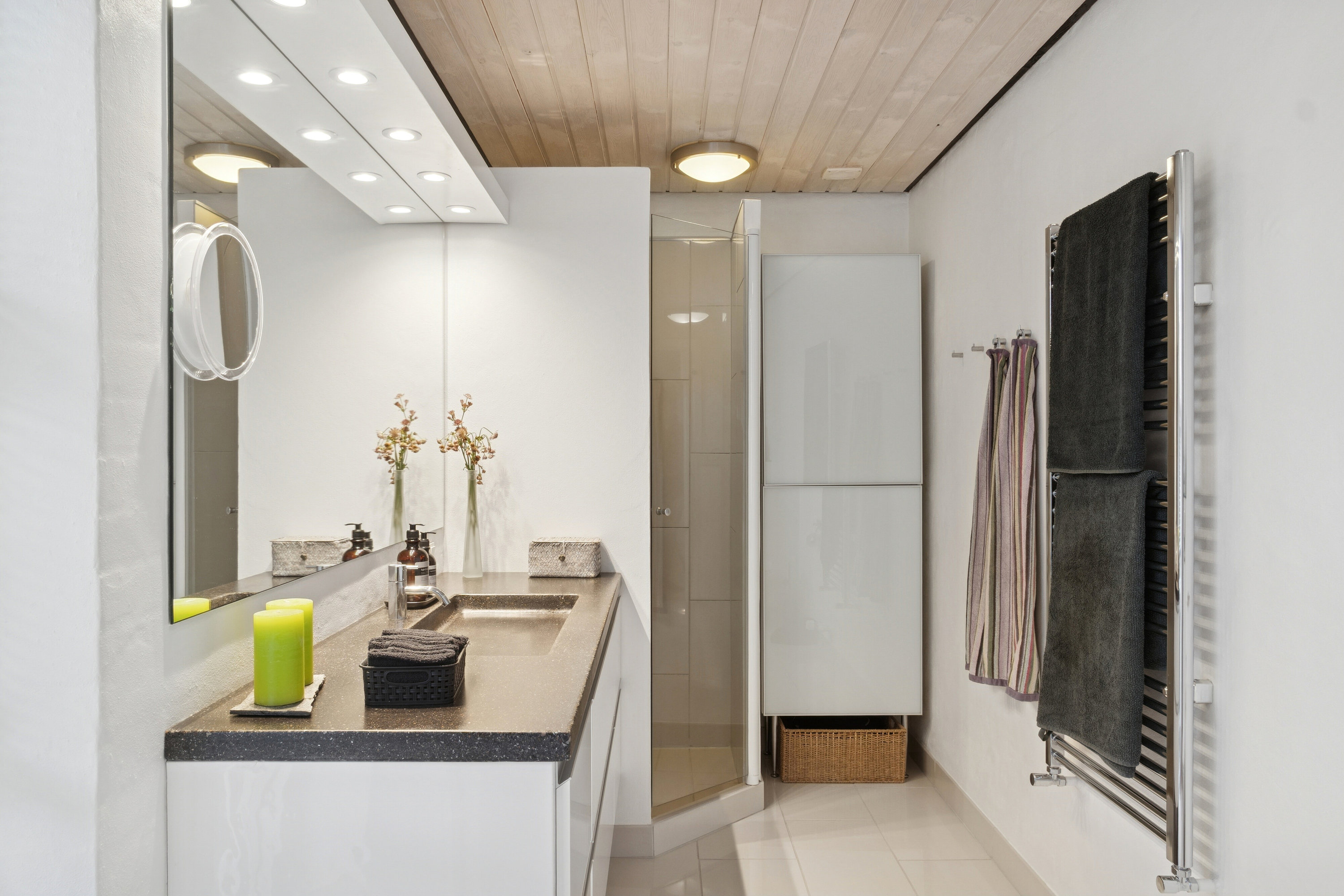 Fremhævet badeværelse billede i fuldskærmstilstand. Billede af Tyrrestrupvej 4, 8270 Højbjerg