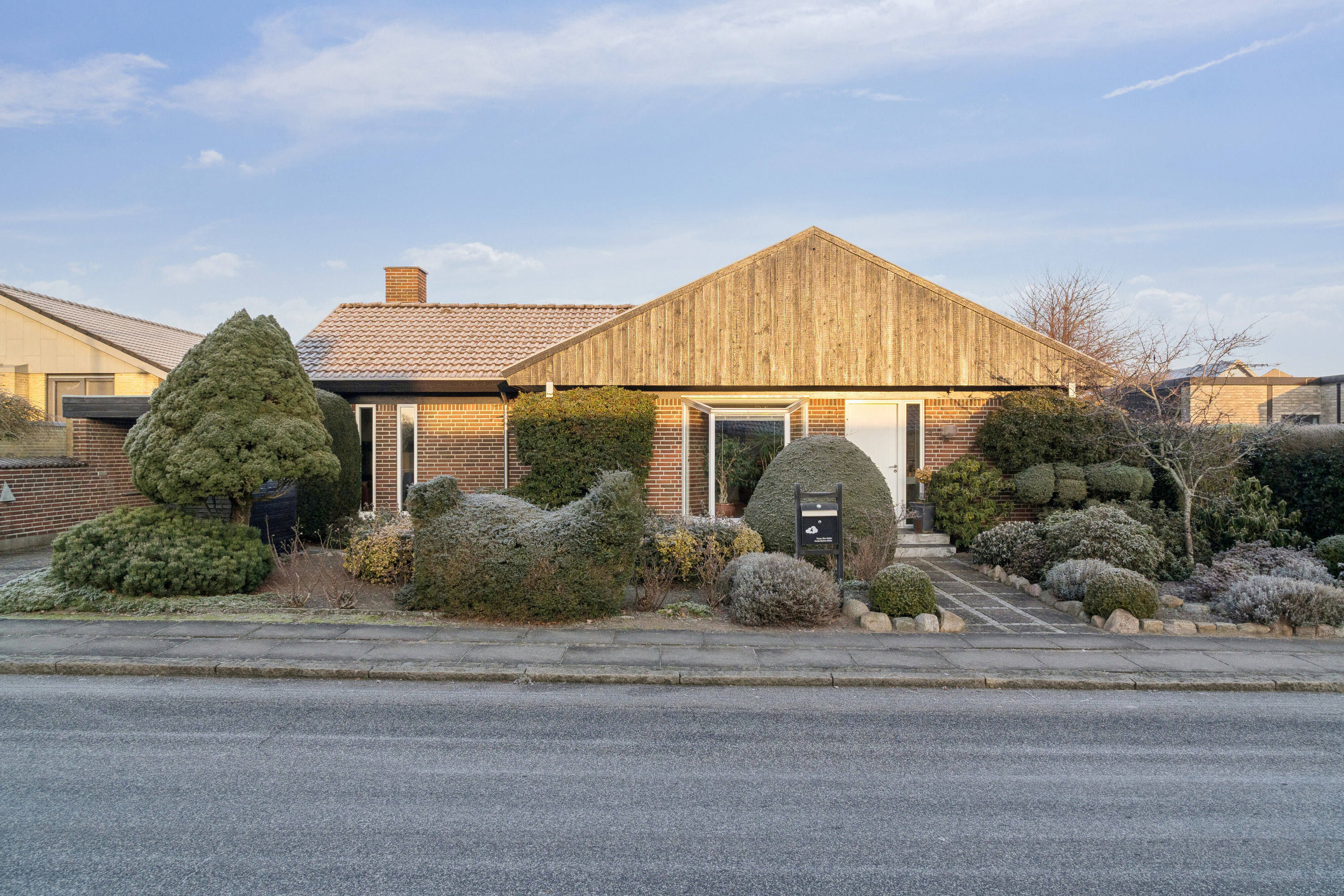 Fremhævet set fra vejen billede i fuldskærmstilstand. Billede af Tyrrestrupvej 4, 8270 Højbjerg