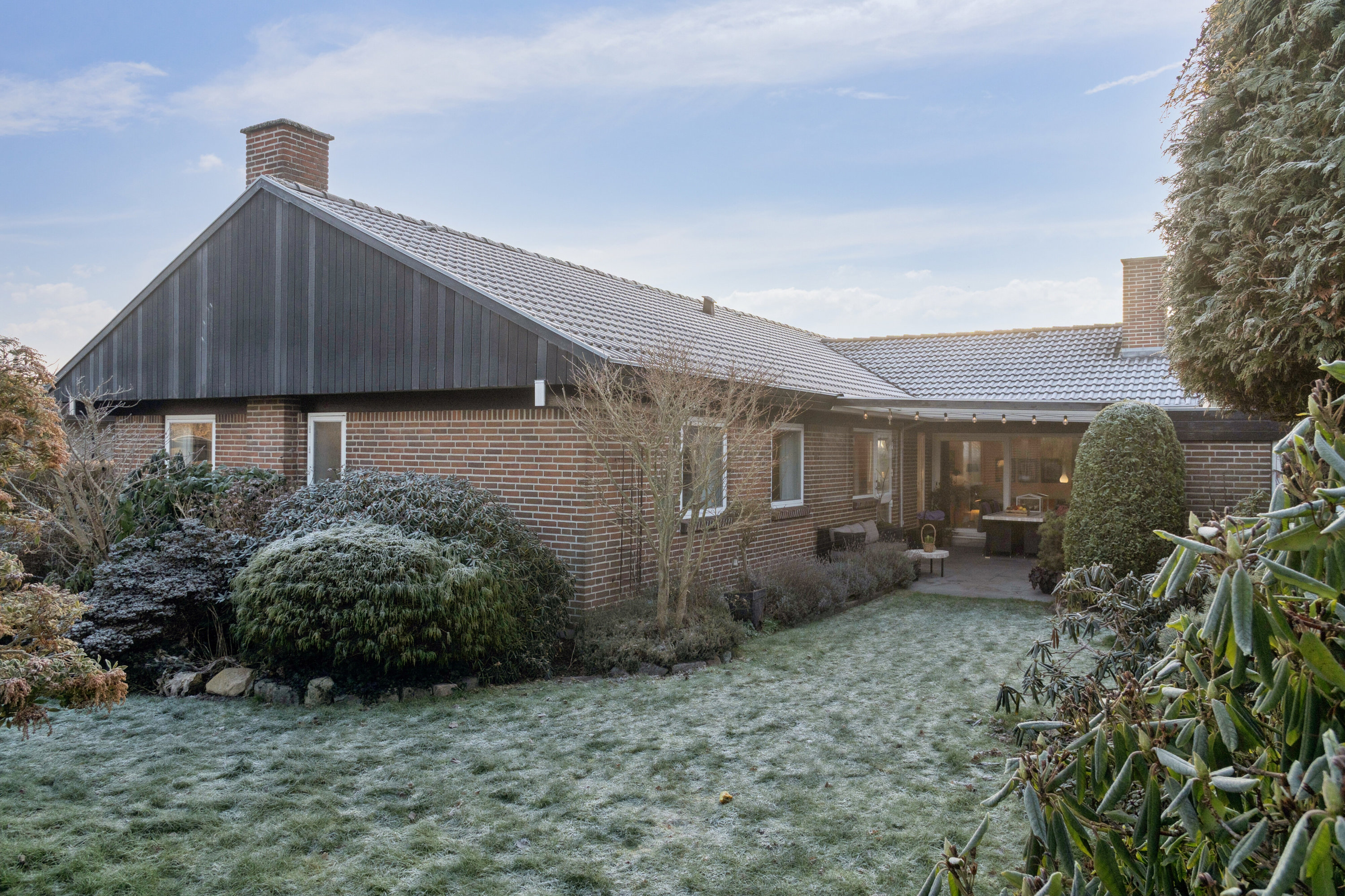 Fremhævet set fra haven billede i fuldskærmstilstand. Billede af Tyrrestrupvej 4, 8270 Højbjerg