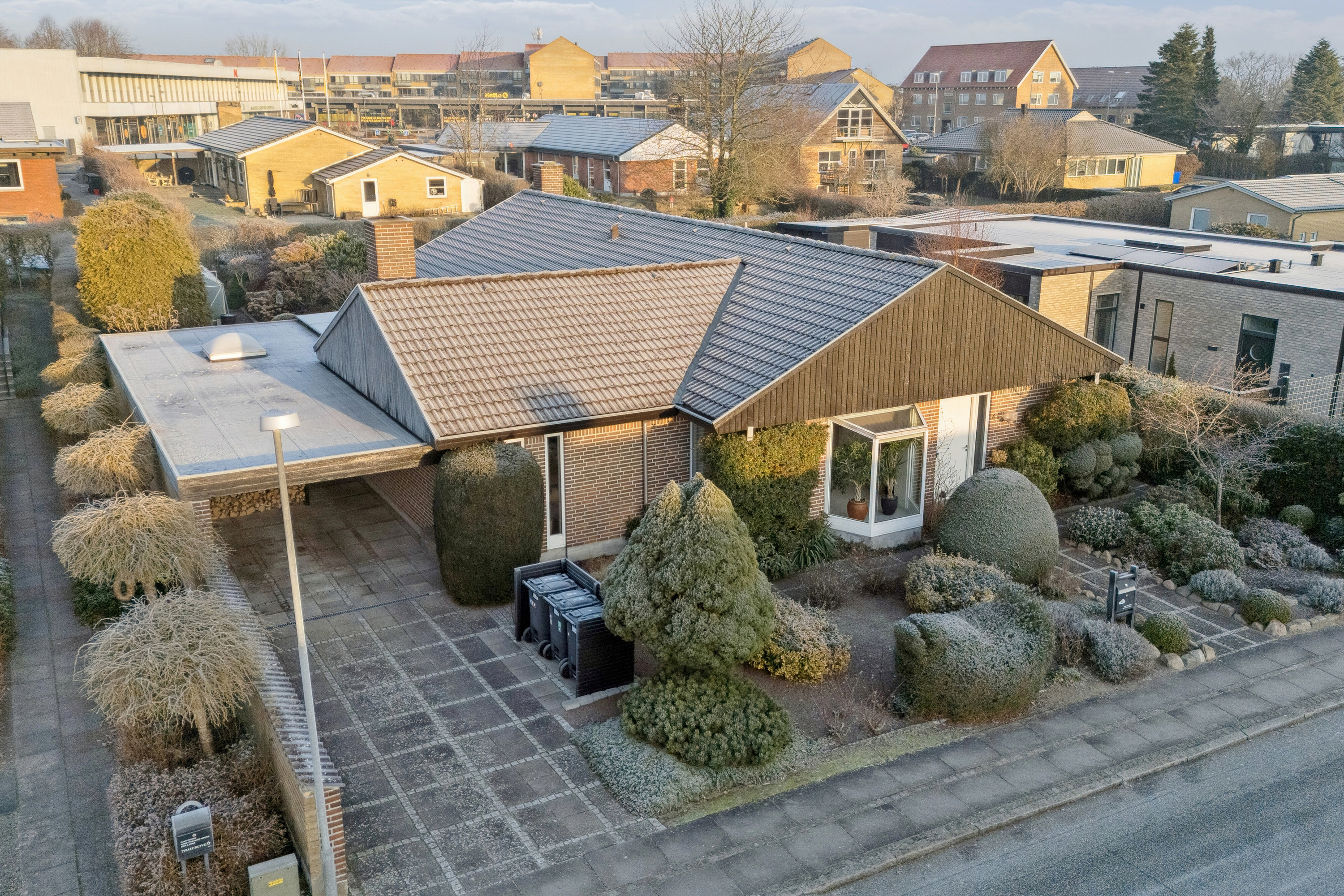 Fremhævet set fra vejen billede i fuldskærmstilstand. Billede af Tyrrestrupvej 4, 8270 Højbjerg