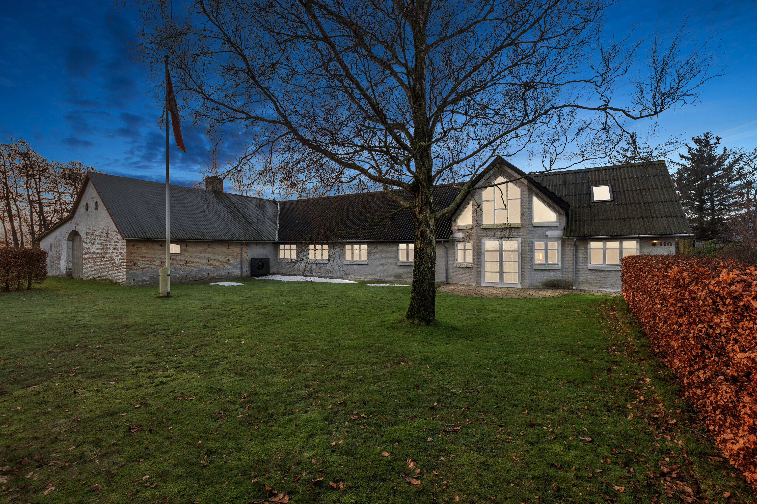 Fremhævet set fra haven billede i fuldskærmstilstand. Billede af Rønnovsholmvej 110, 9800 Hjørring