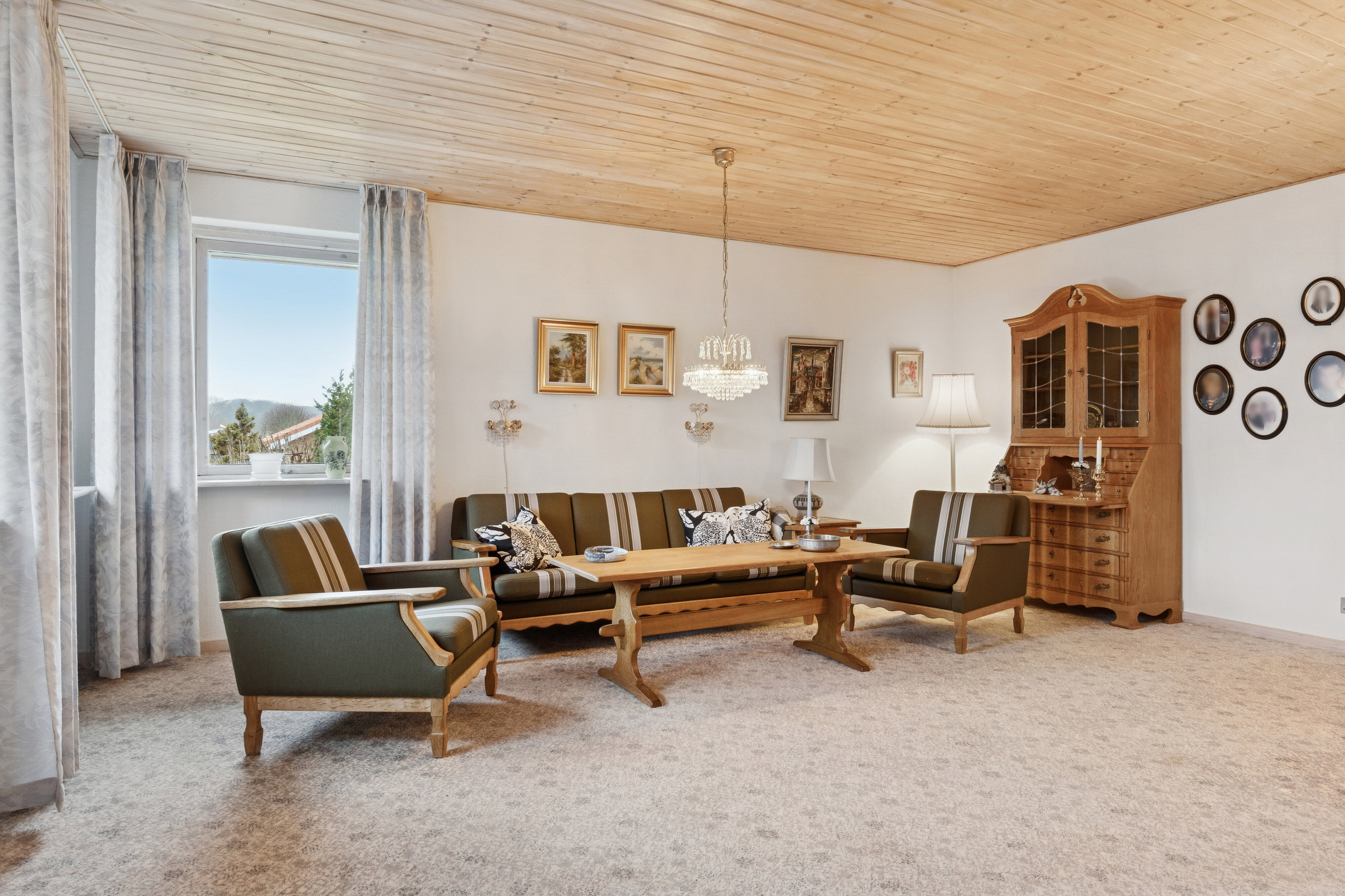 Fremhævet stue billede i fuldskærmstilstand. Billede af Nordvangen 4, 9870 Sindal