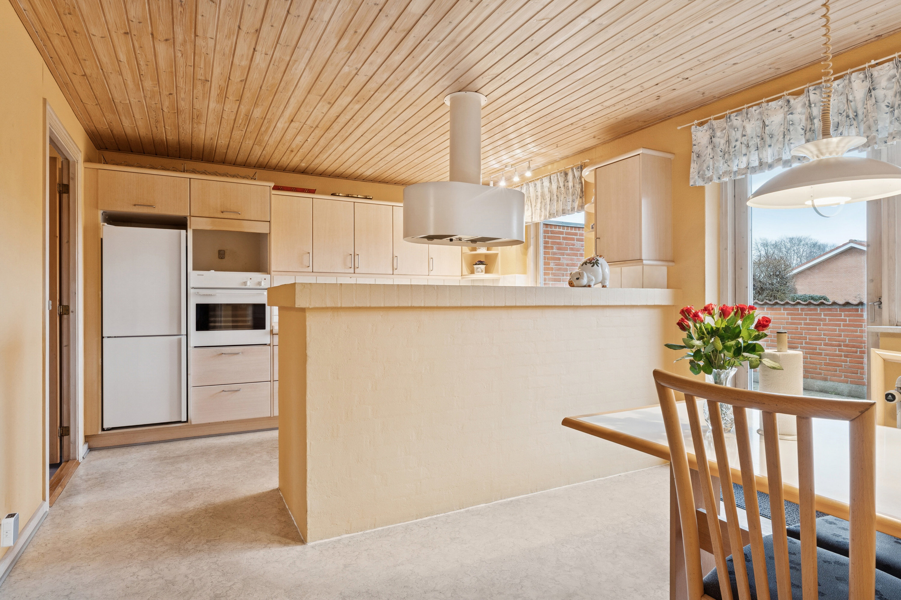 Fremhævet køkken billede i fuldskærmstilstand. Billede af Nordvangen 4, 9870 Sindal