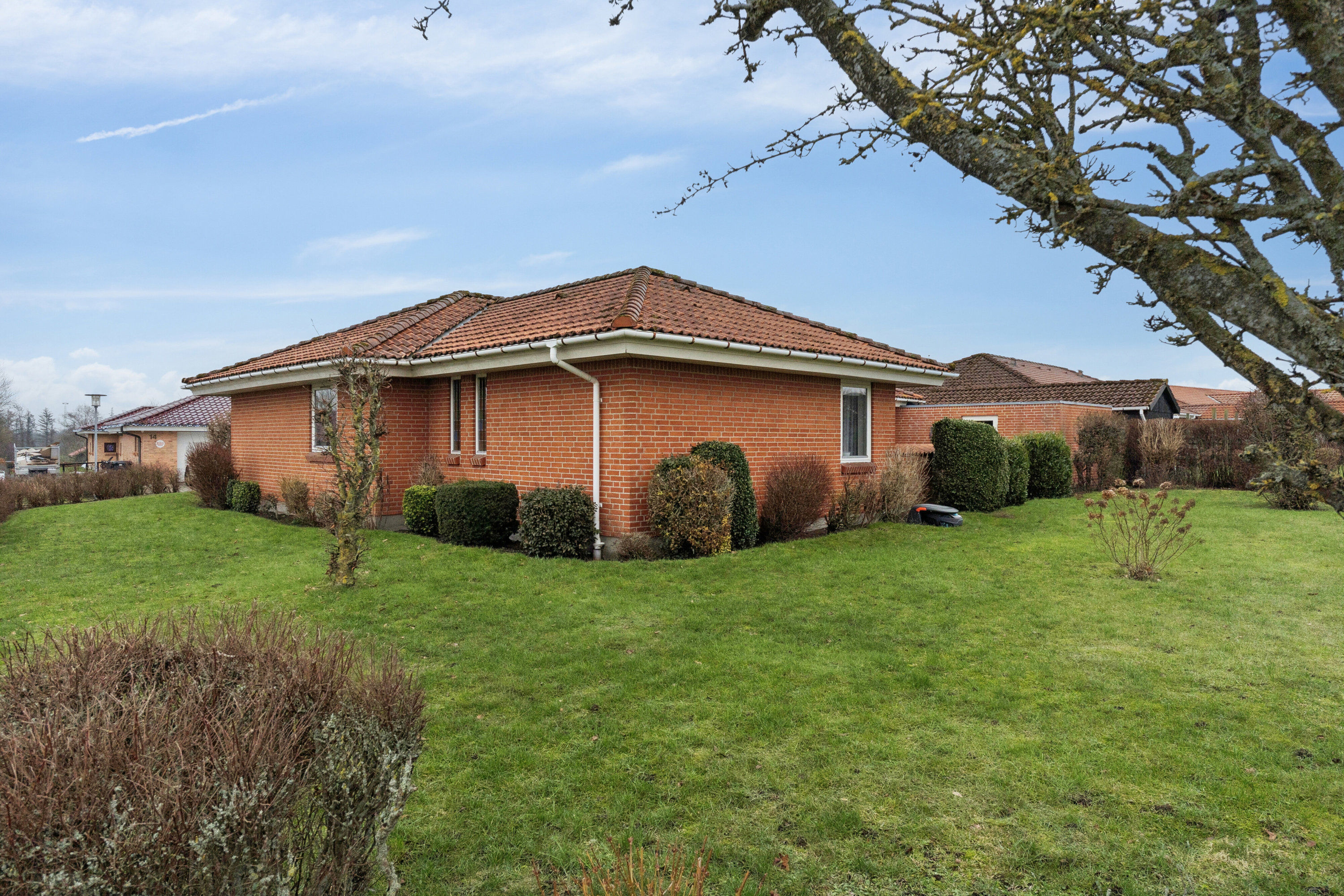 Fremhævet set fra haven billede i fuldskærmstilstand. Billede af Nordvangen 4, 9870 Sindal