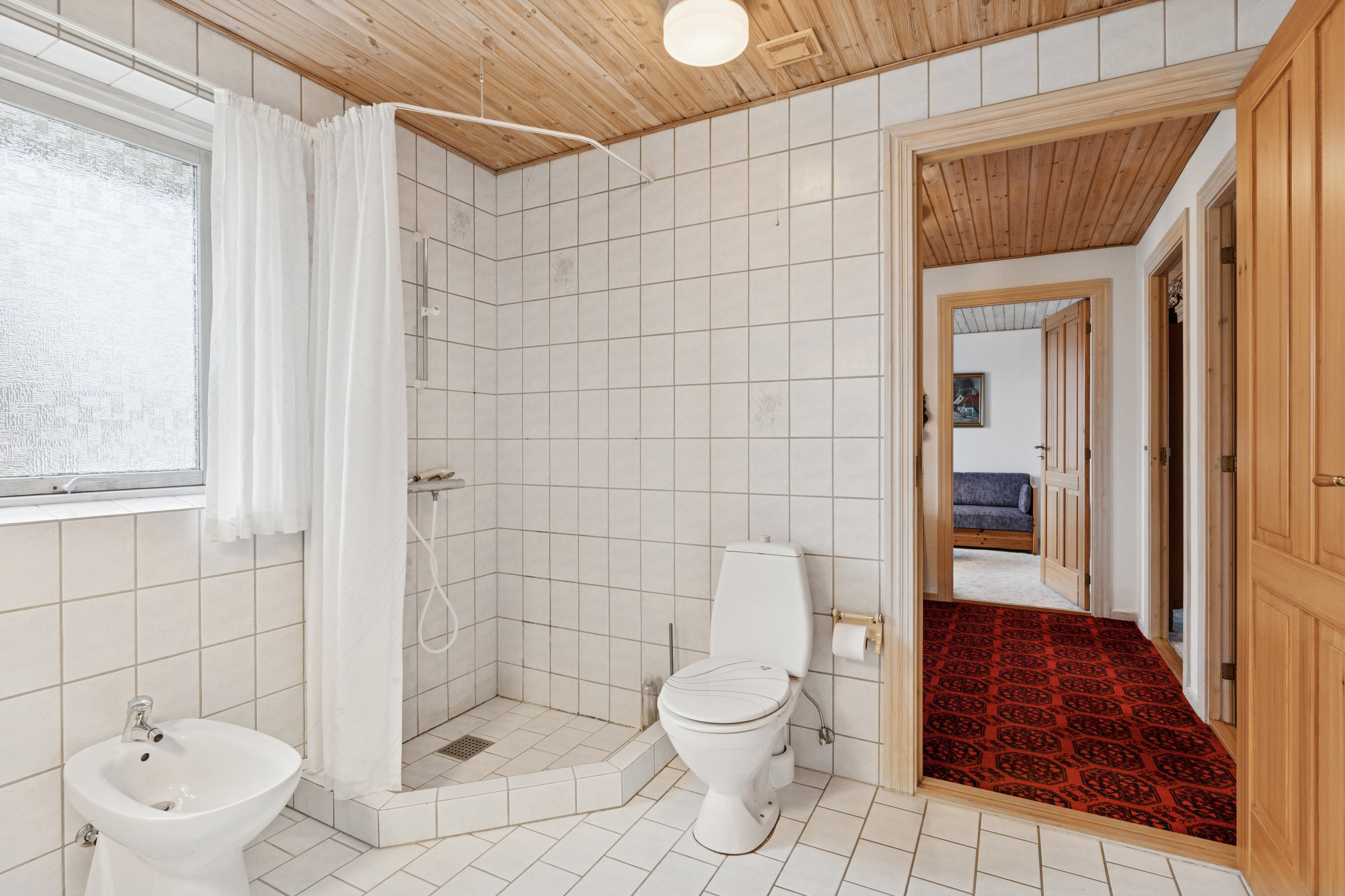 Fremhævet badeværelse billede i fuldskærmstilstand. Billede af Nordvangen 4, 9870 Sindal