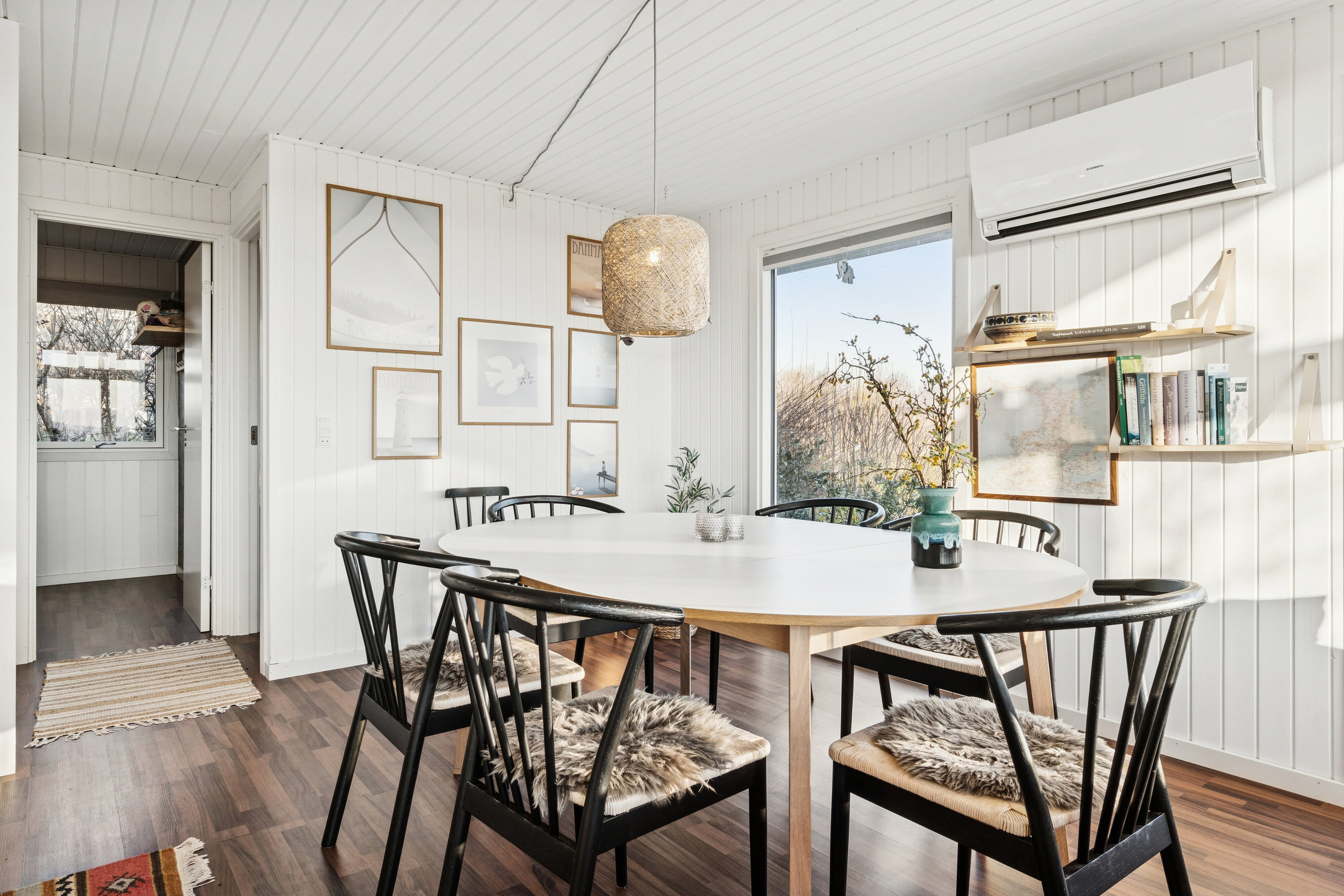 Fremhævet spisestue billede i fuldskærmstilstand. Billede af Strandsvinget 27, Plejeruphuse, 4571 Grevinge