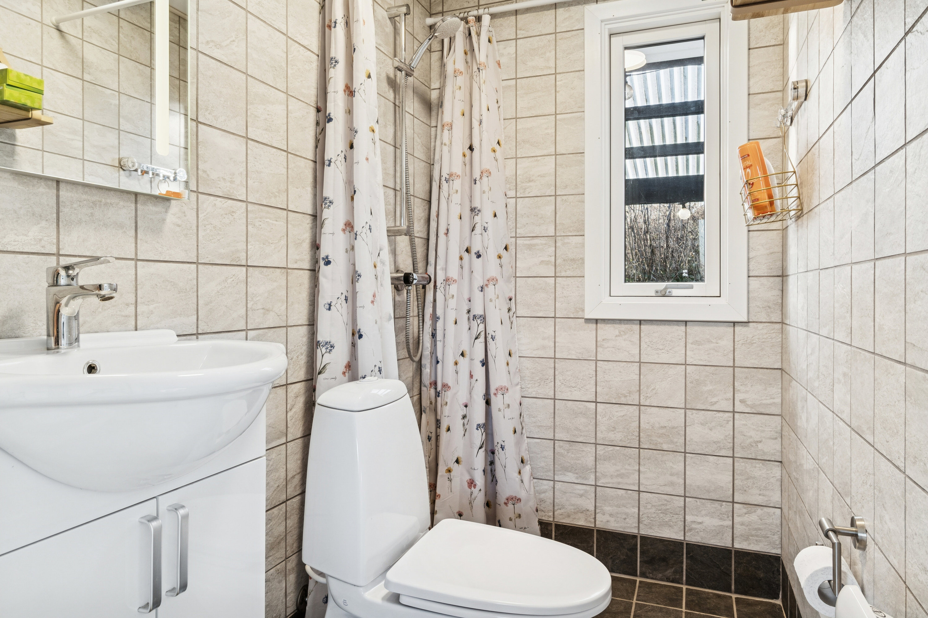 Fremhævet badeværelse billede i fuldskærmstilstand. Billede af Strandsvinget 27, Plejeruphuse, 4571 Grevinge