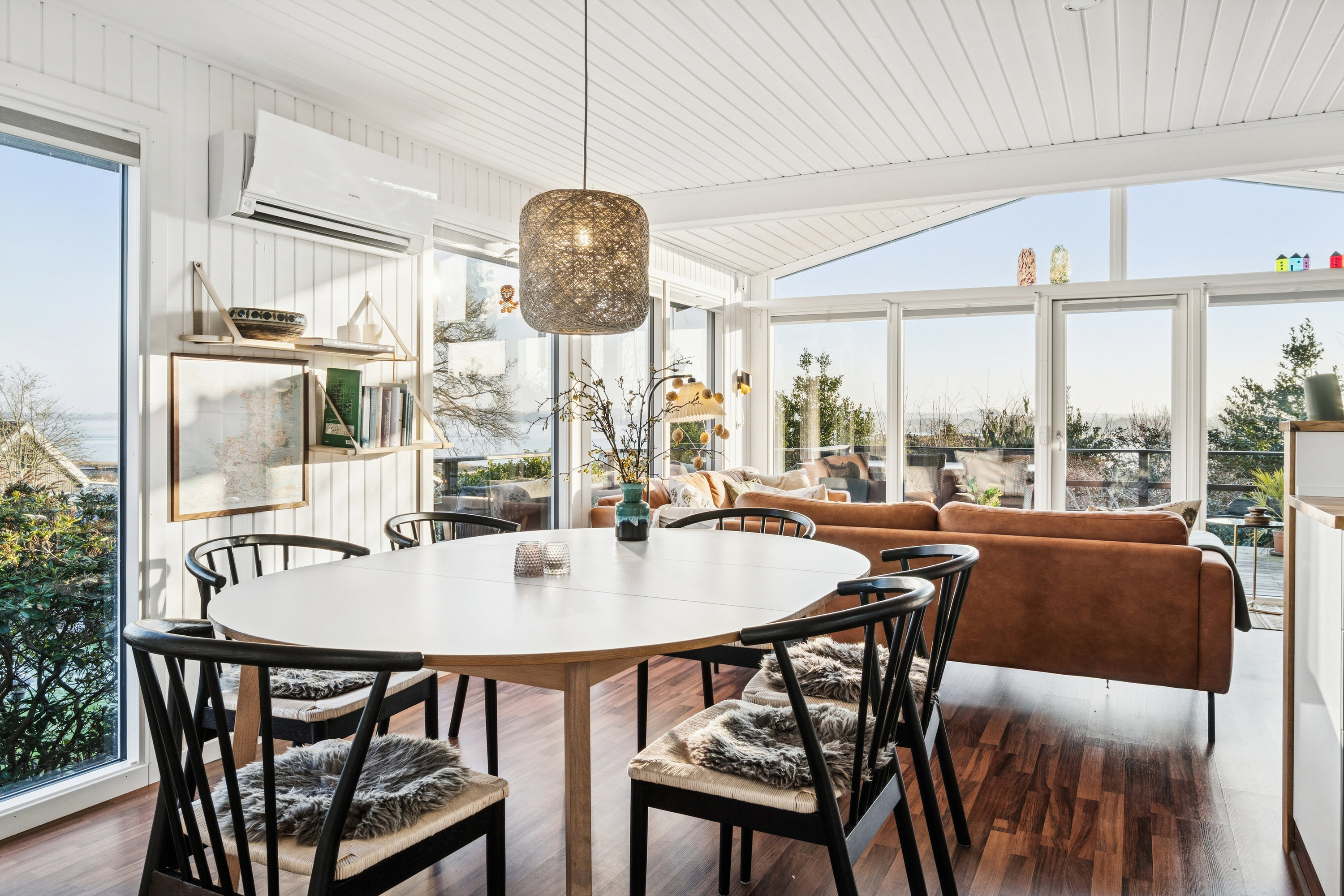 Fremhævet spisestue billede i fuldskærmstilstand. Billede af Strandsvinget 27, Plejeruphuse, 4571 Grevinge