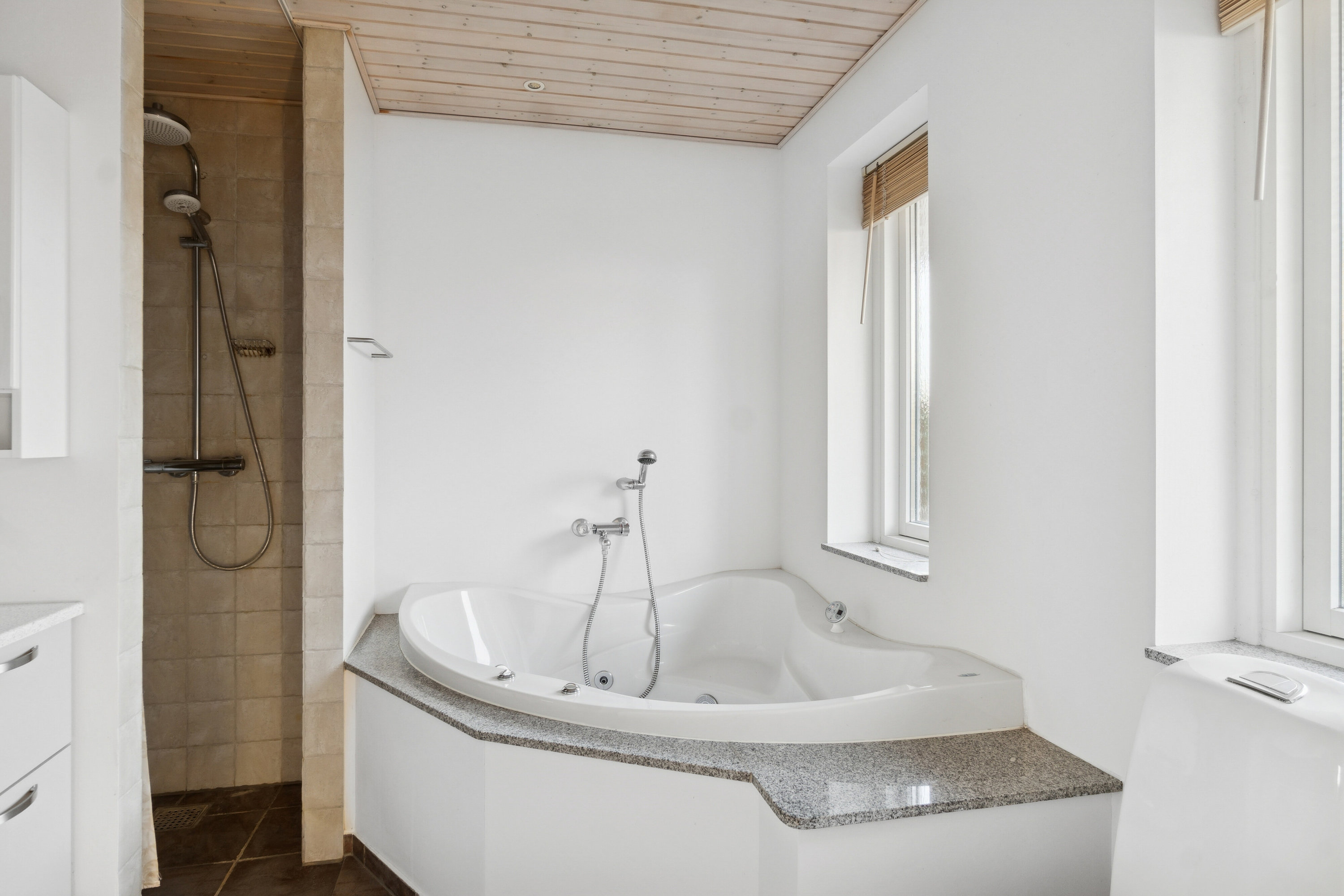 Fremhævet badeværelse billede i fuldskærmstilstand. Billede af Hyldetoften 30, 4281 Gørlev