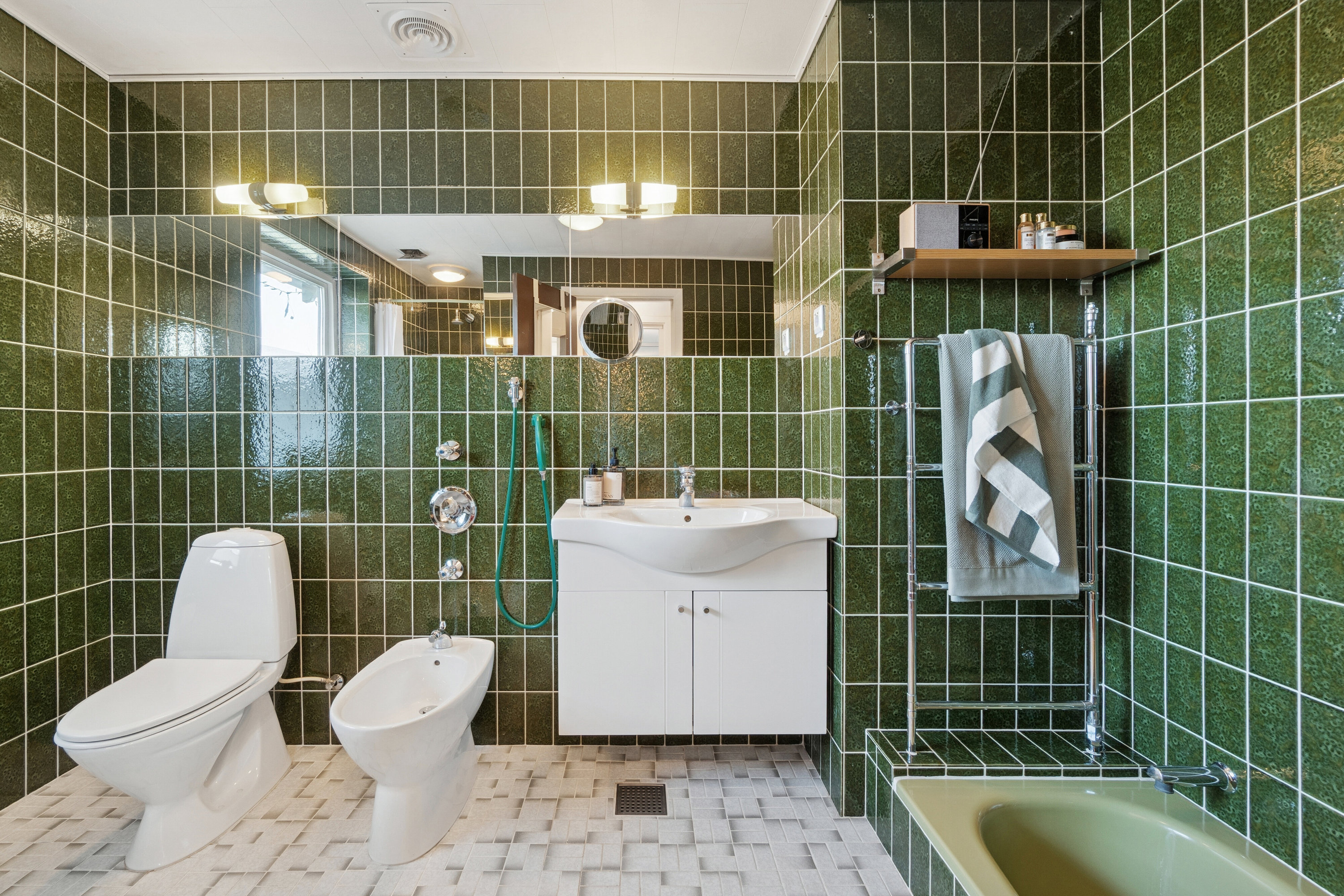 Fremhævet badeværelse billede i fuldskærmstilstand. Billede af Priamos Alle 5, 2650 Hvidovre