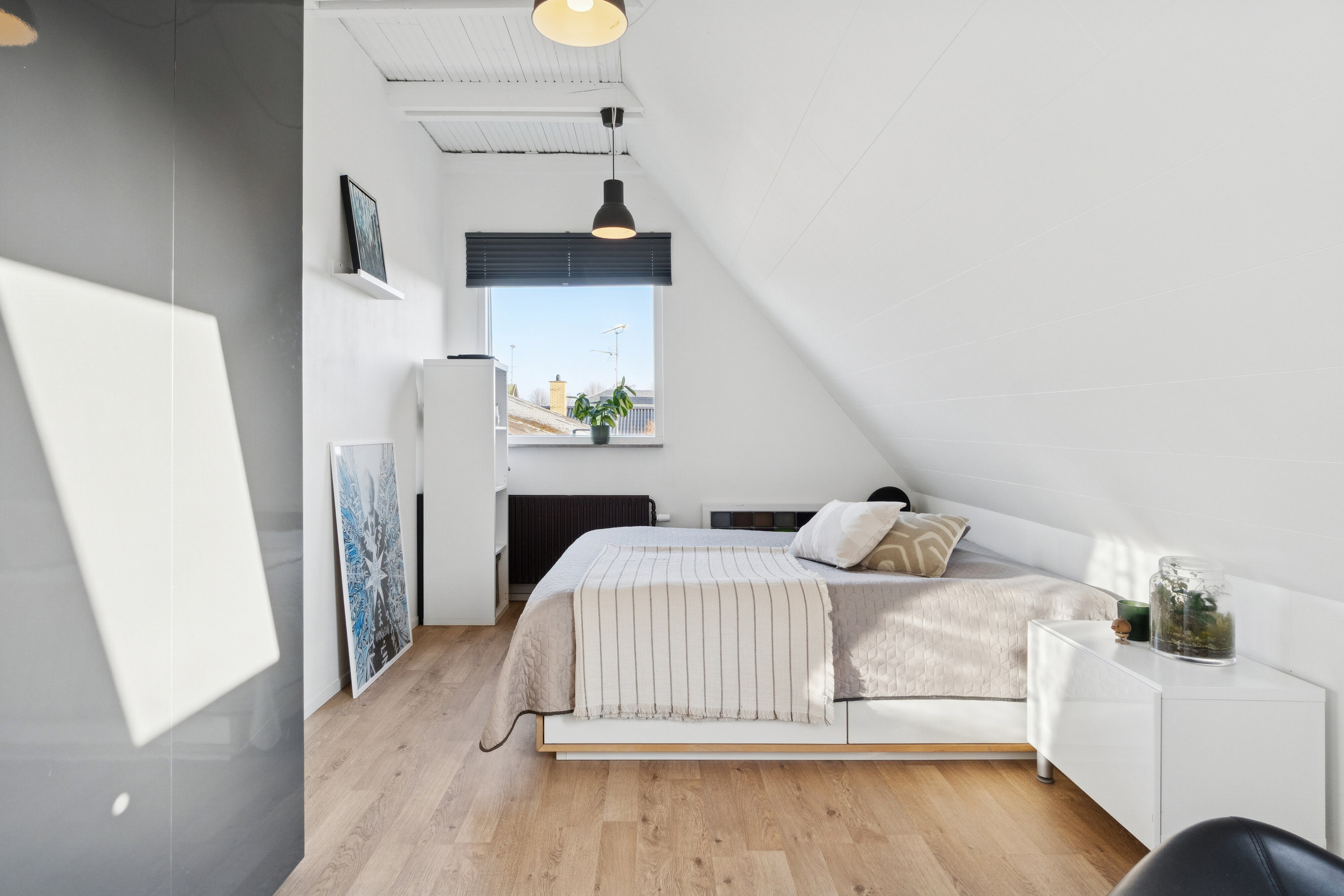 Fremhævet soveværelse billede i fuldskærmstilstand. Billede af Priamos Alle 5, 2650 Hvidovre