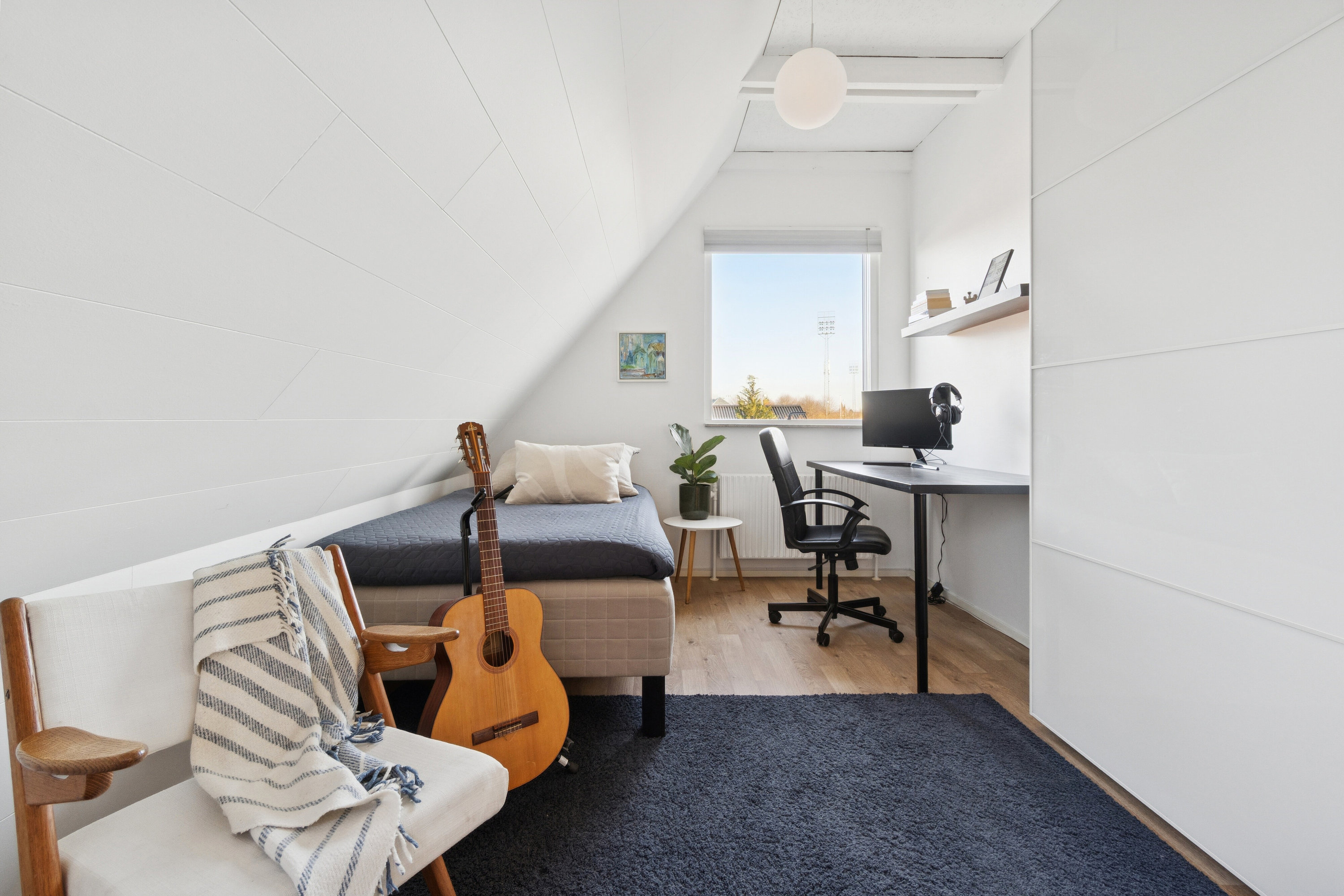 Fremhævet soveværelse billede i fuldskærmstilstand. Billede af Priamos Alle 5, 2650 Hvidovre