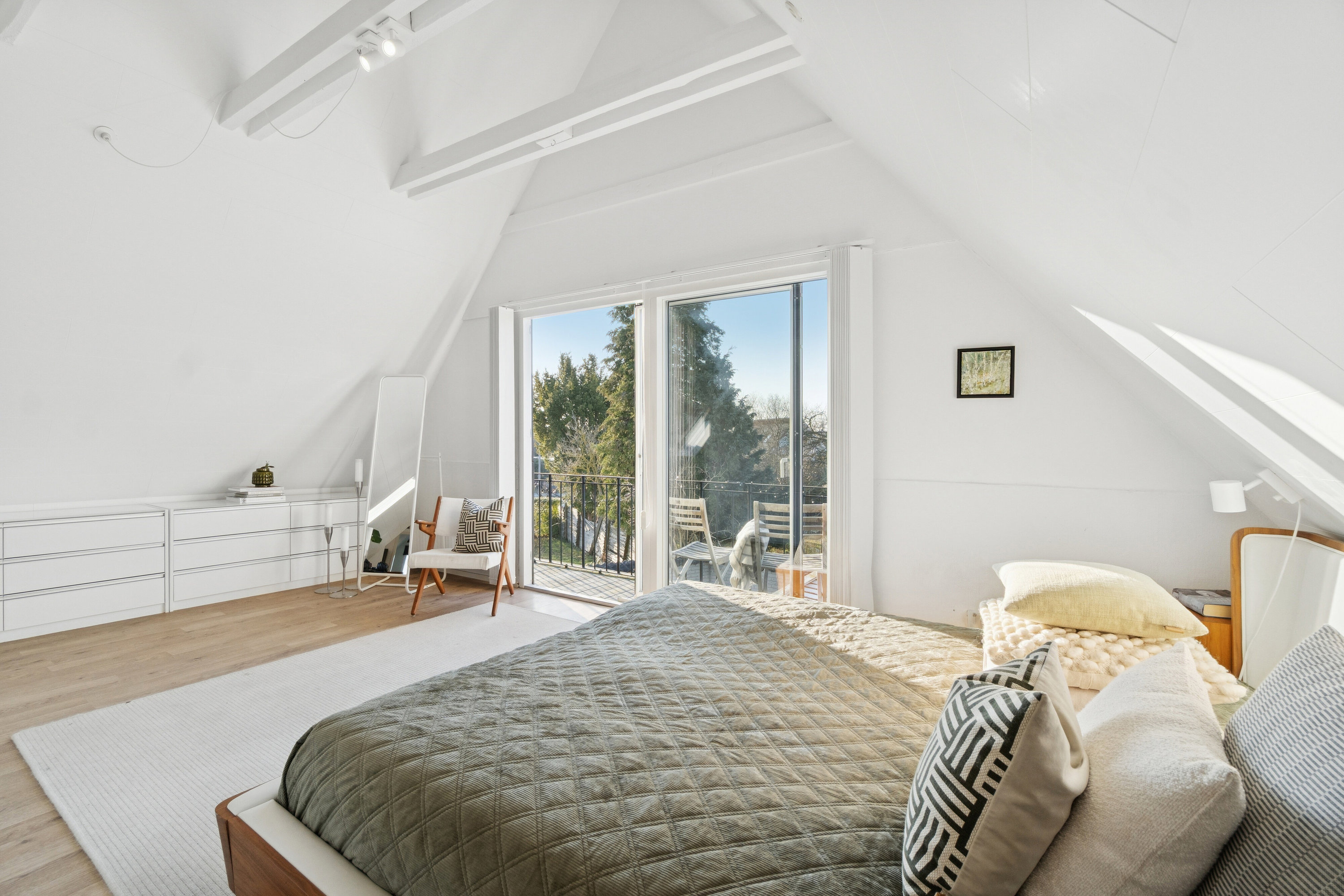 Fremhævet soveværelse billede i fuldskærmstilstand. Billede af Priamos Alle 5, 2650 Hvidovre